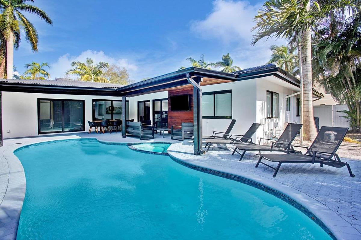 Coral Lane by Rove Travel - Home with Pool & BBQ