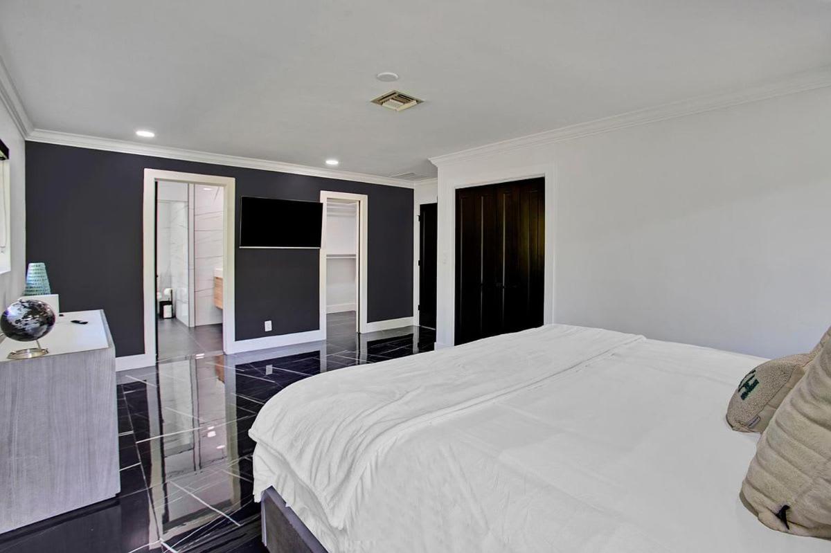 Coral Lane by Rove Travel - Home with Pool & BBQ