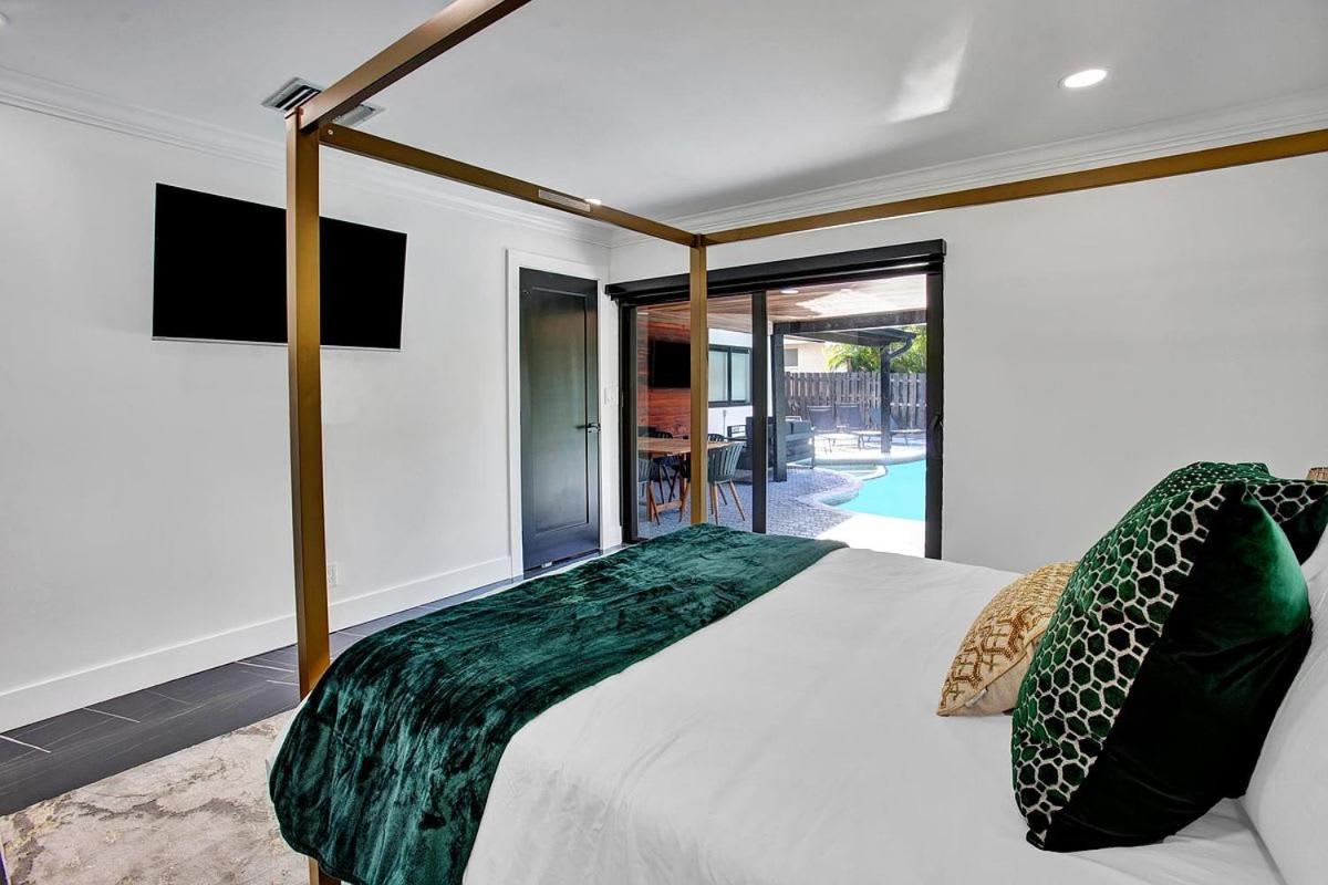 Coral Lane by Rove Travel - Home with Pool & BBQ
