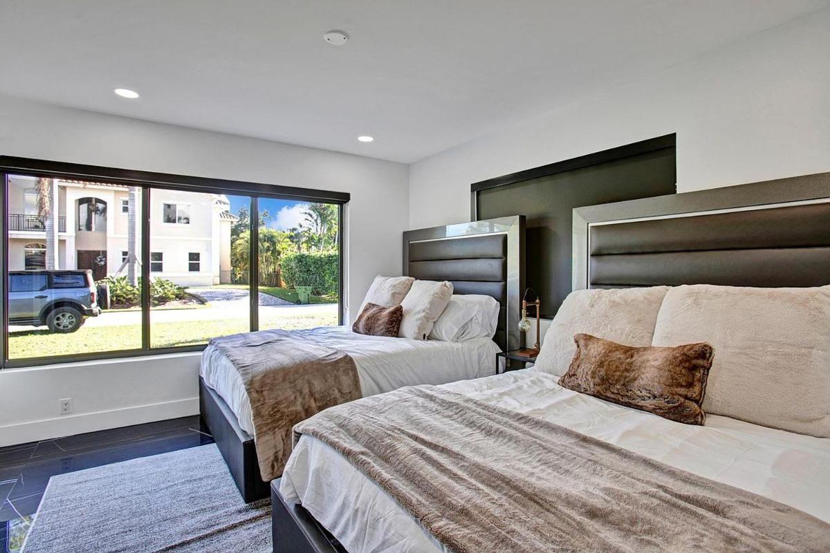 Coral Lane by Rove Travel - Home with Pool & BBQ