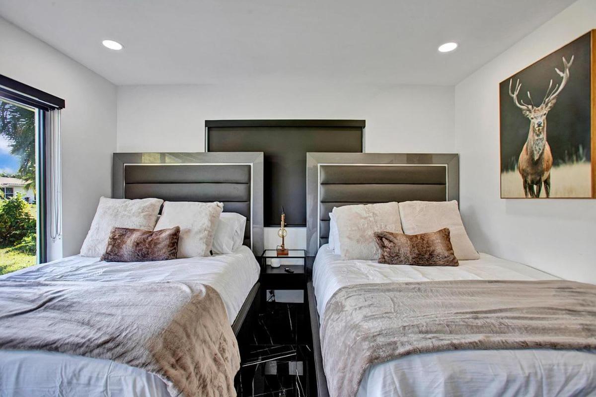 Coral Lane by Rove Travel - Home with Pool & BBQ