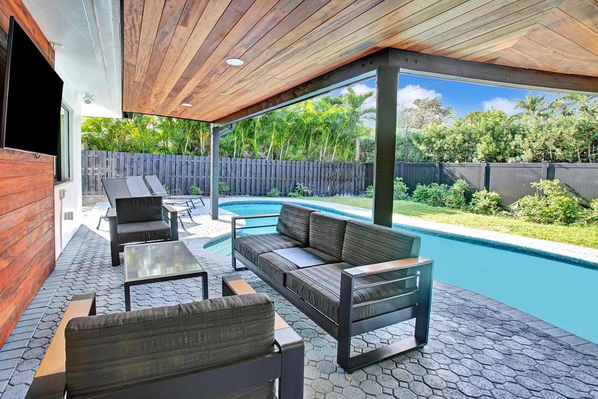 Coral Lane by Rove Travel - Home with Pool & BBQ