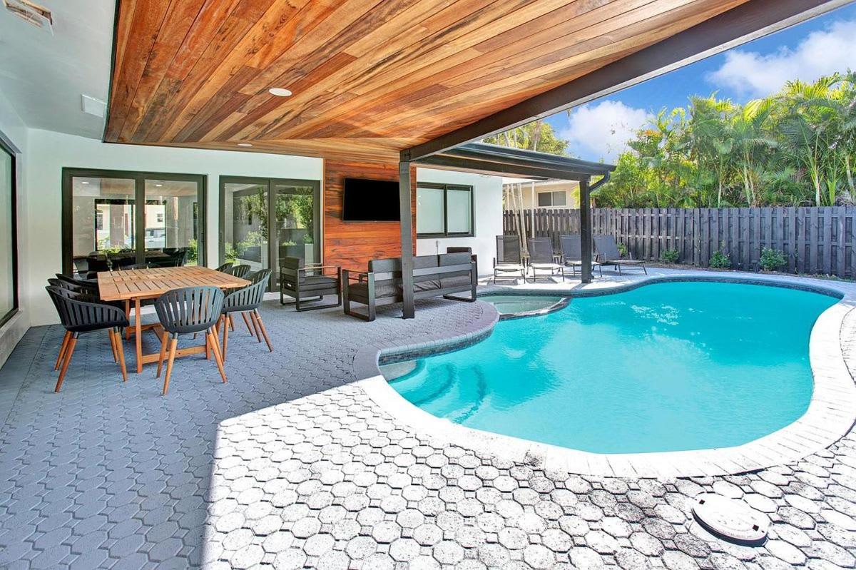 Coral Lane by Rove Travel - Home with Pool & BBQ