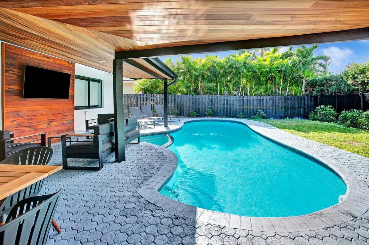 Coral Lane by Rove Travel - Home with Pool & BBQ