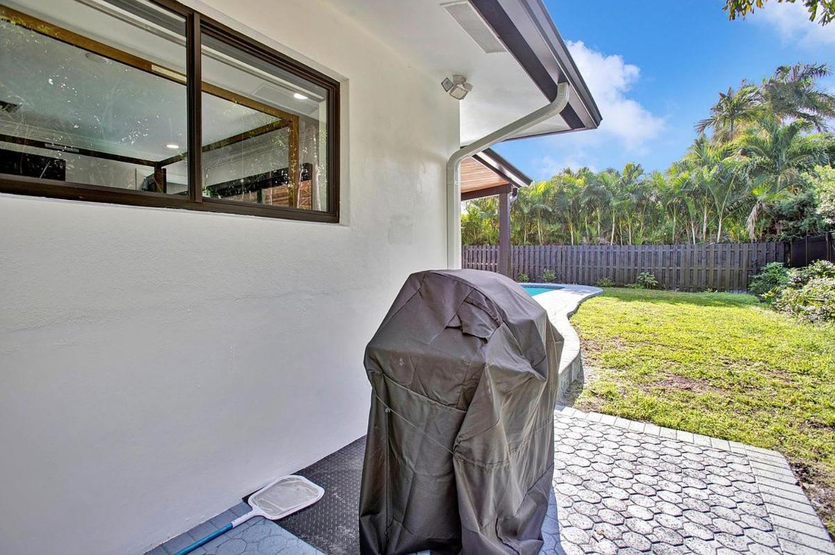 Coral Lane by Rove Travel - Home with Pool & BBQ