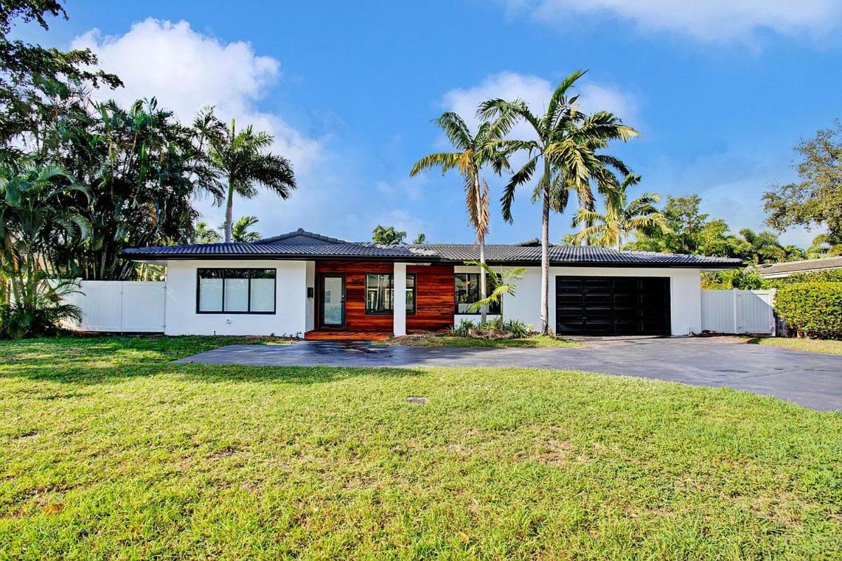 Coral Lane by Rove Travel - Home with Pool & BBQ