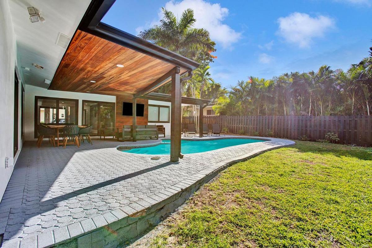 Coral Lane by Rove Travel - Home with Pool & BBQ