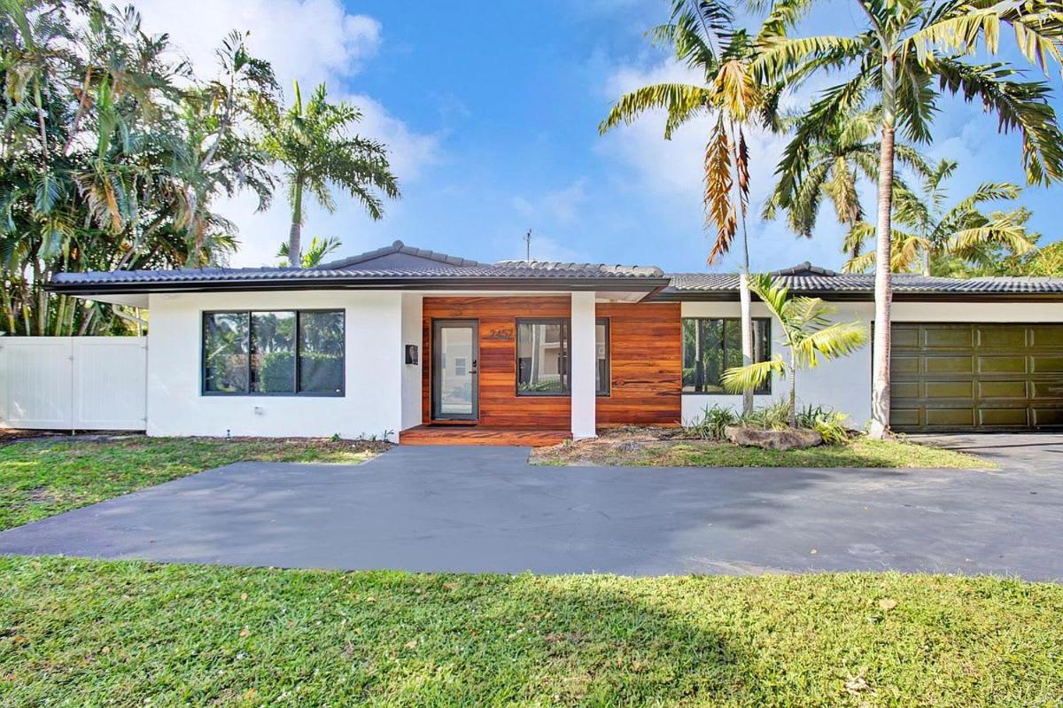 Coral Lane by Rove Travel - Home with Pool & BBQ