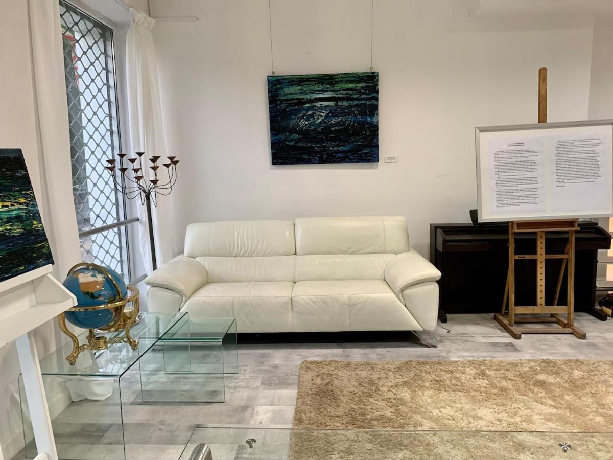 Stay, Work, Meet in Creative Space in Centrum