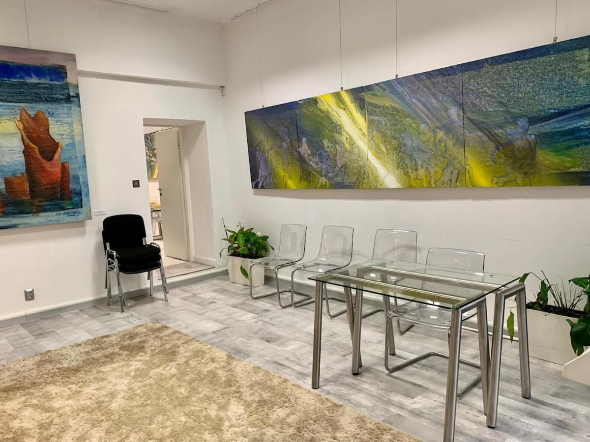Stay, Work, Meet in Creative Space in Centrum