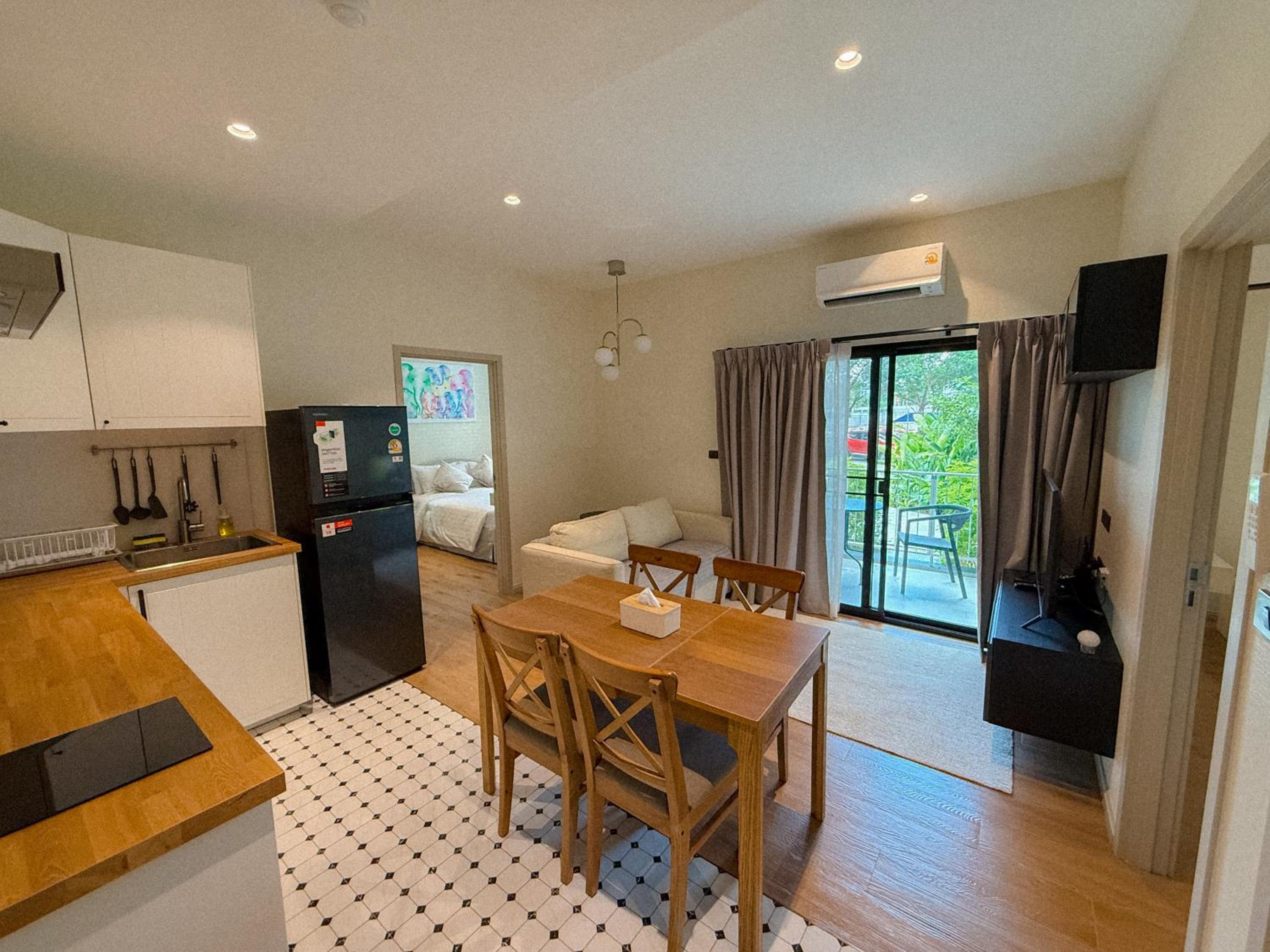FAMILY HOMES Halo - Brand New 2BDRM Poolside Apartment