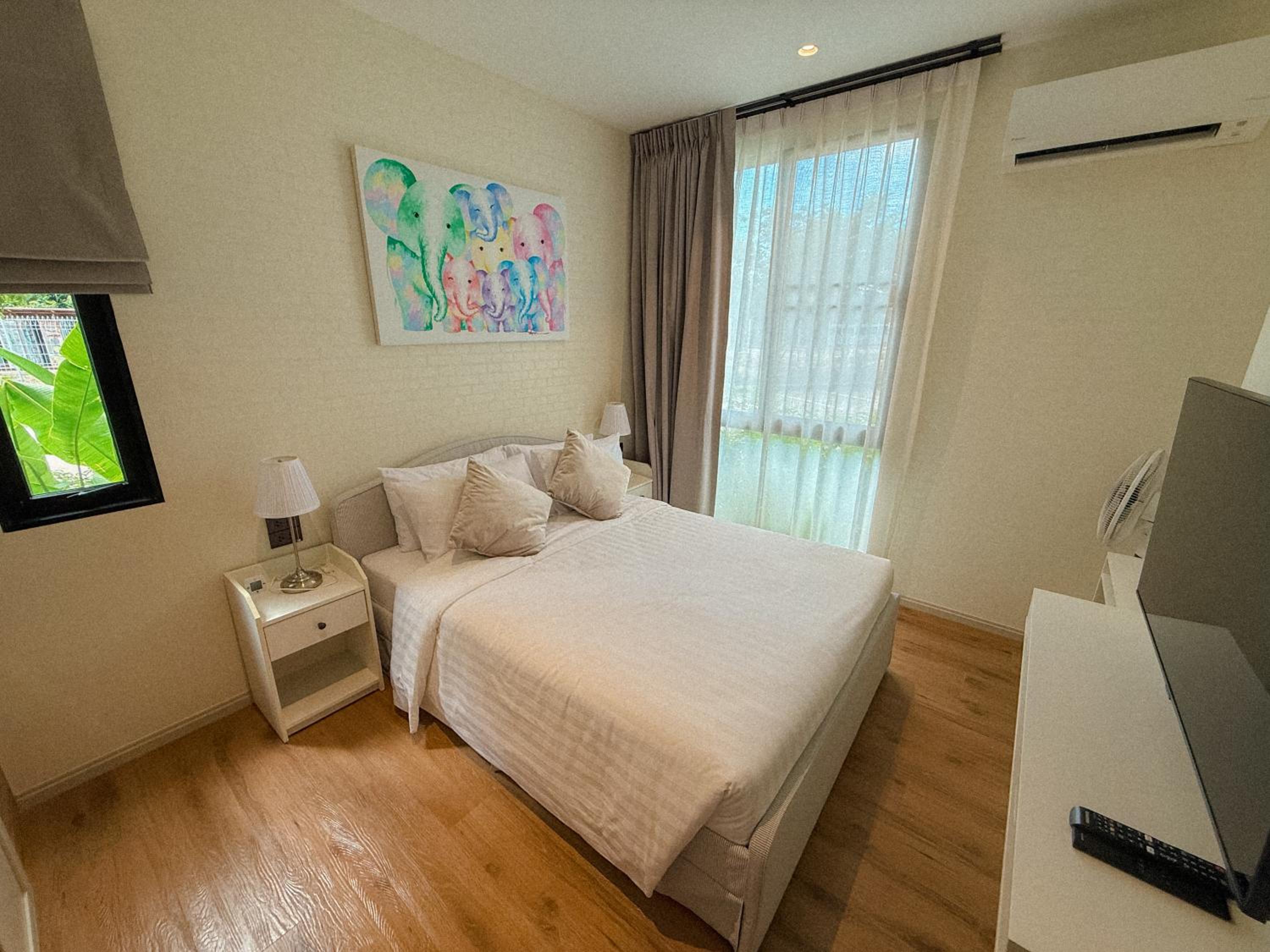 FAMILY HOMES Halo - Brand New 2BDRM Poolside Apartment