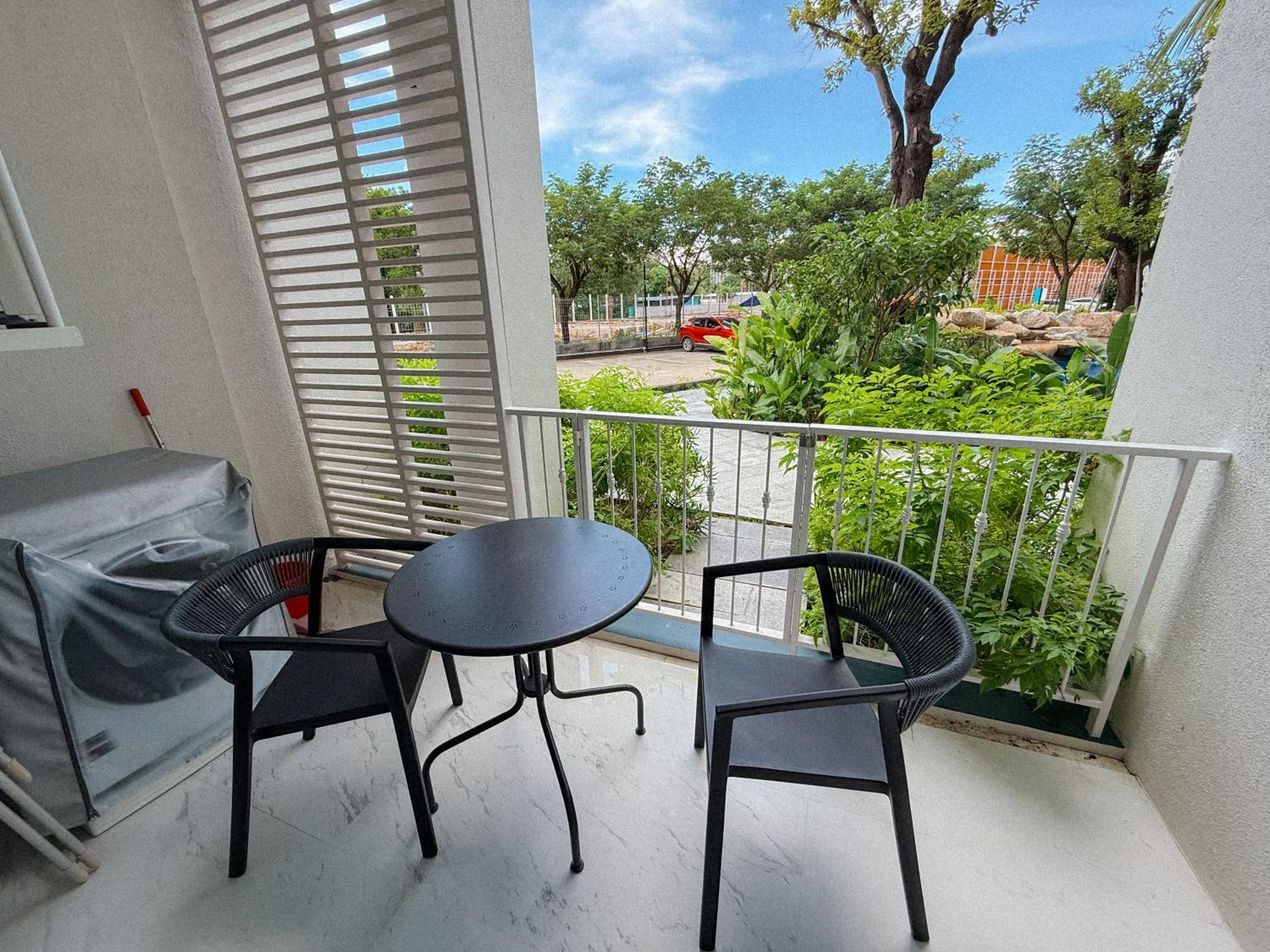 FAMILY HOMES Halo - Brand New 2BDRM Poolside Apartment