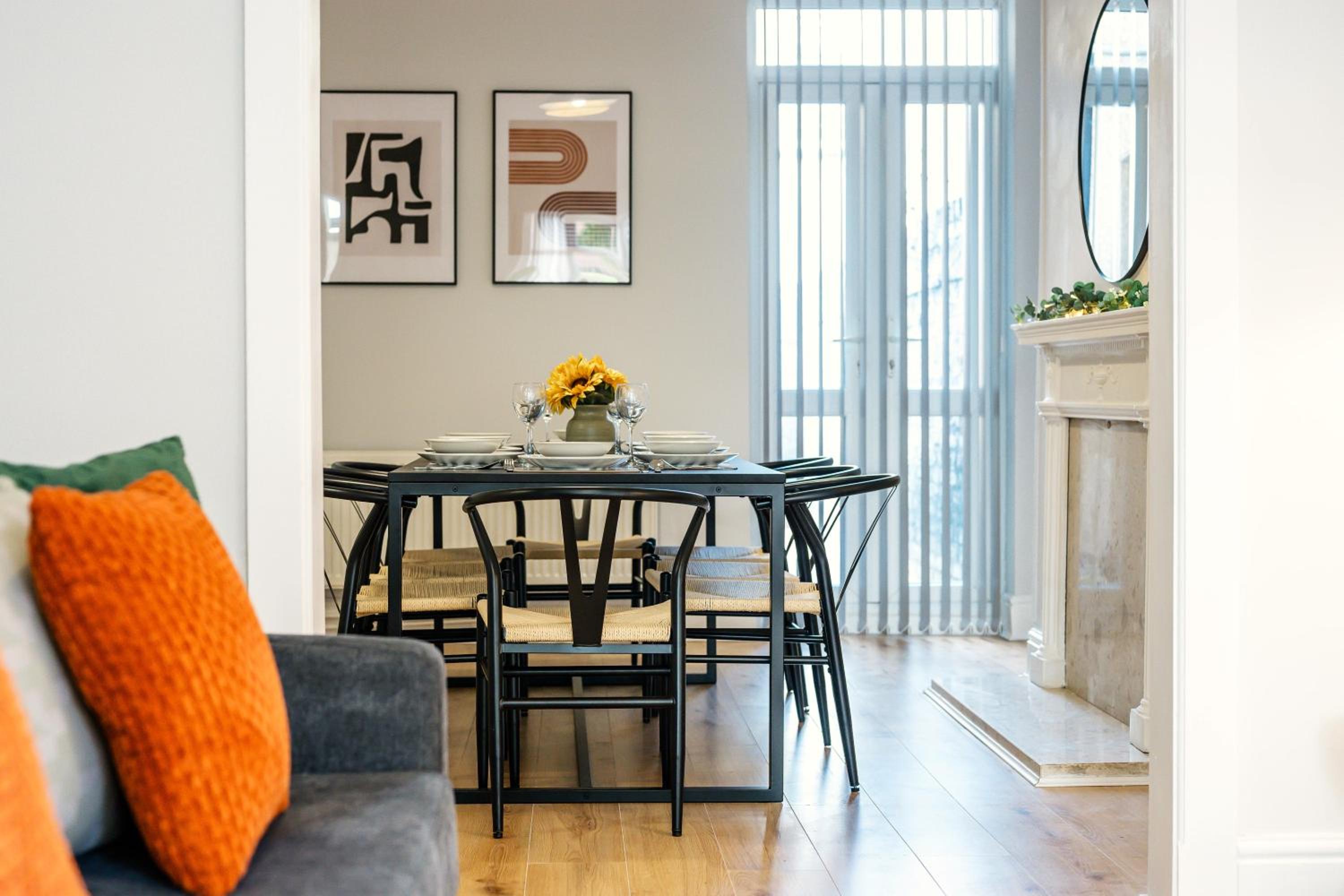 Balfour House - Air Host & Stay - Sleeps 8, free parking