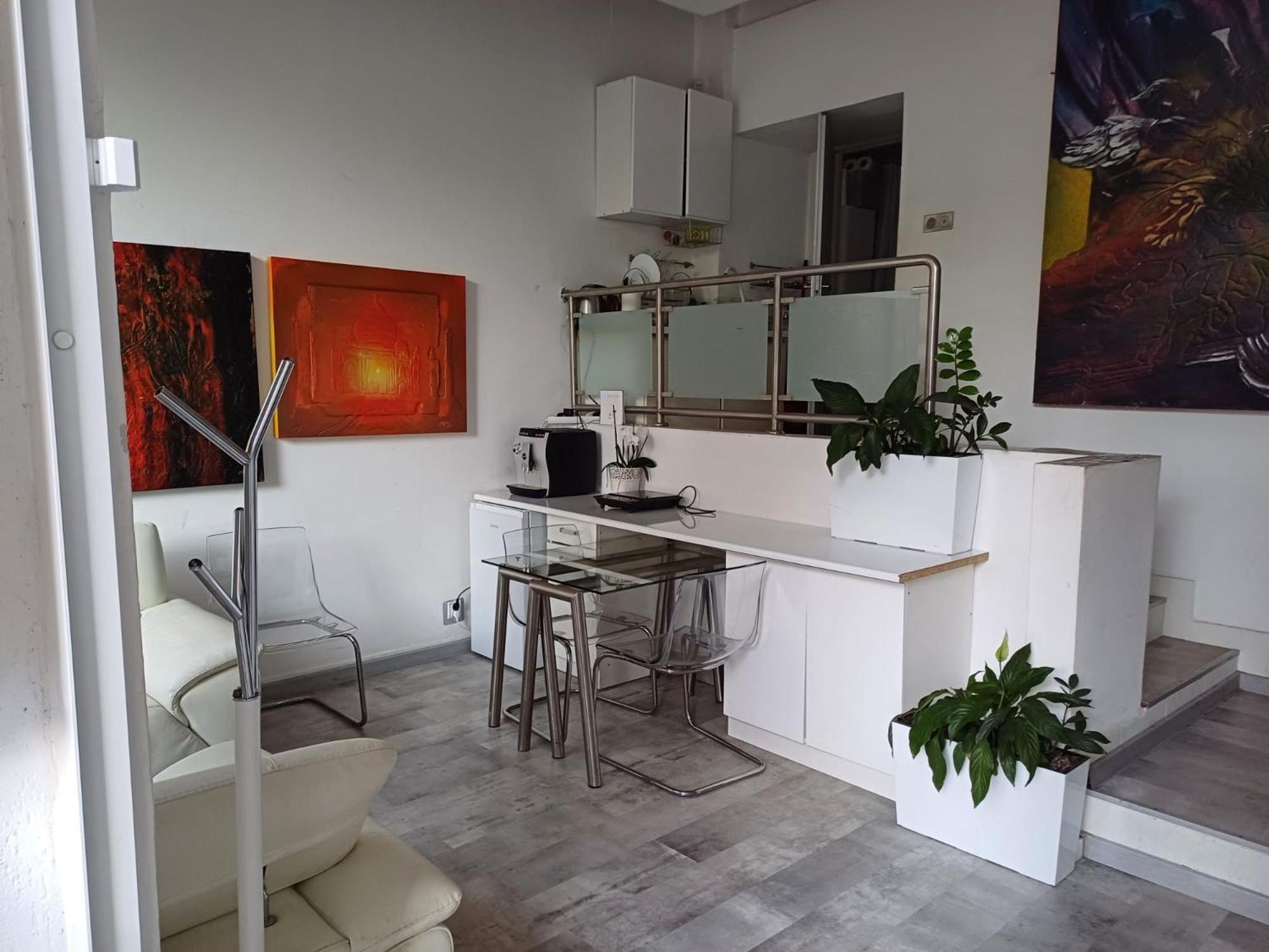 Stay, Work, Meet in Creative Space in Centrum