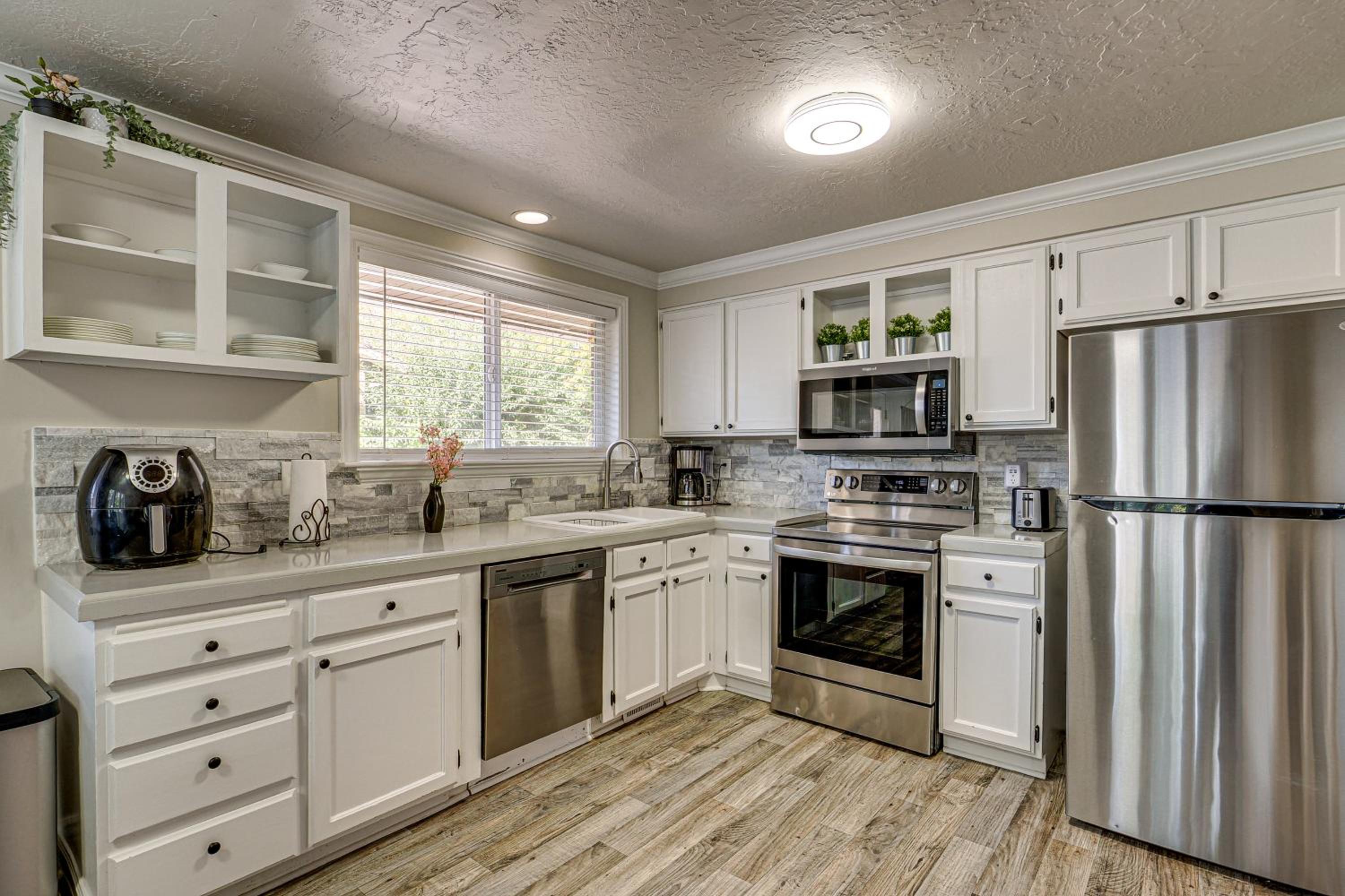 2 Mi to Gardner Village Family Gem with Fenced Yard