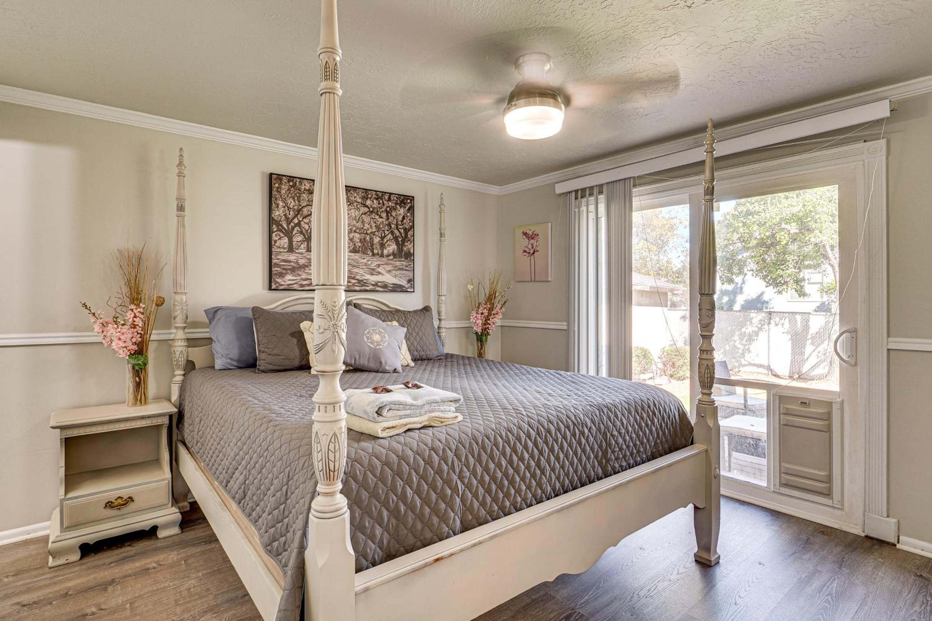 2 Mi to Gardner Village Family Gem with Fenced Yard