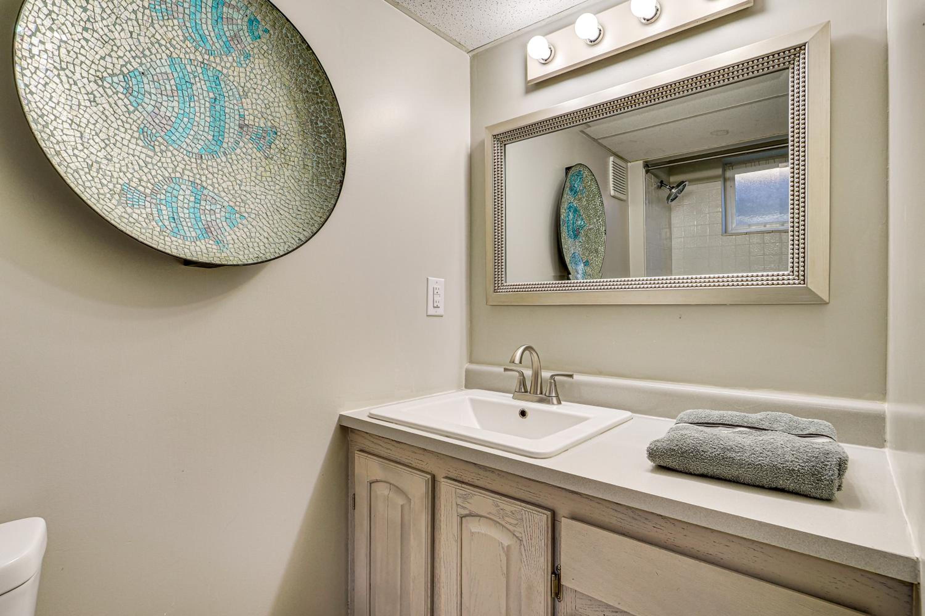 2 Mi to Gardner Village Family Gem with Fenced Yard