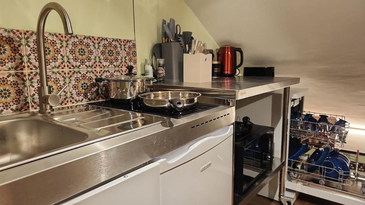 Cosy Suite with Private Access in London Putney