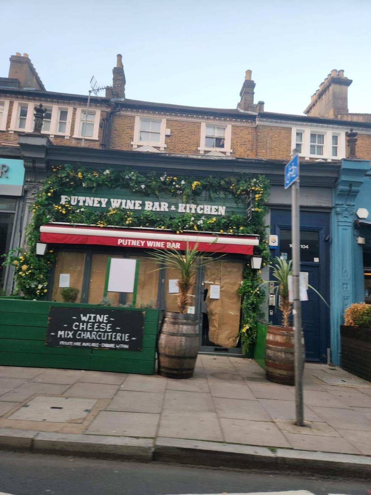 Cosy Suite with Private Access in London Putney