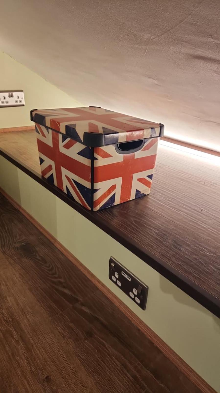 Cosy Suite with Private Access in London Putney