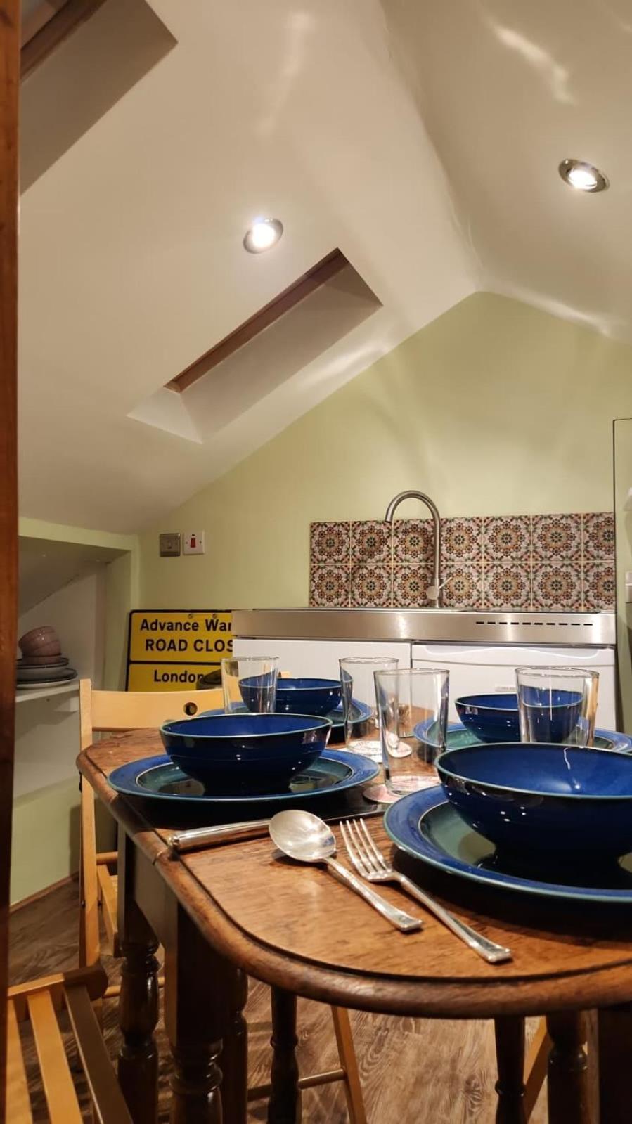 Cosy Suite with Private Access in London Putney