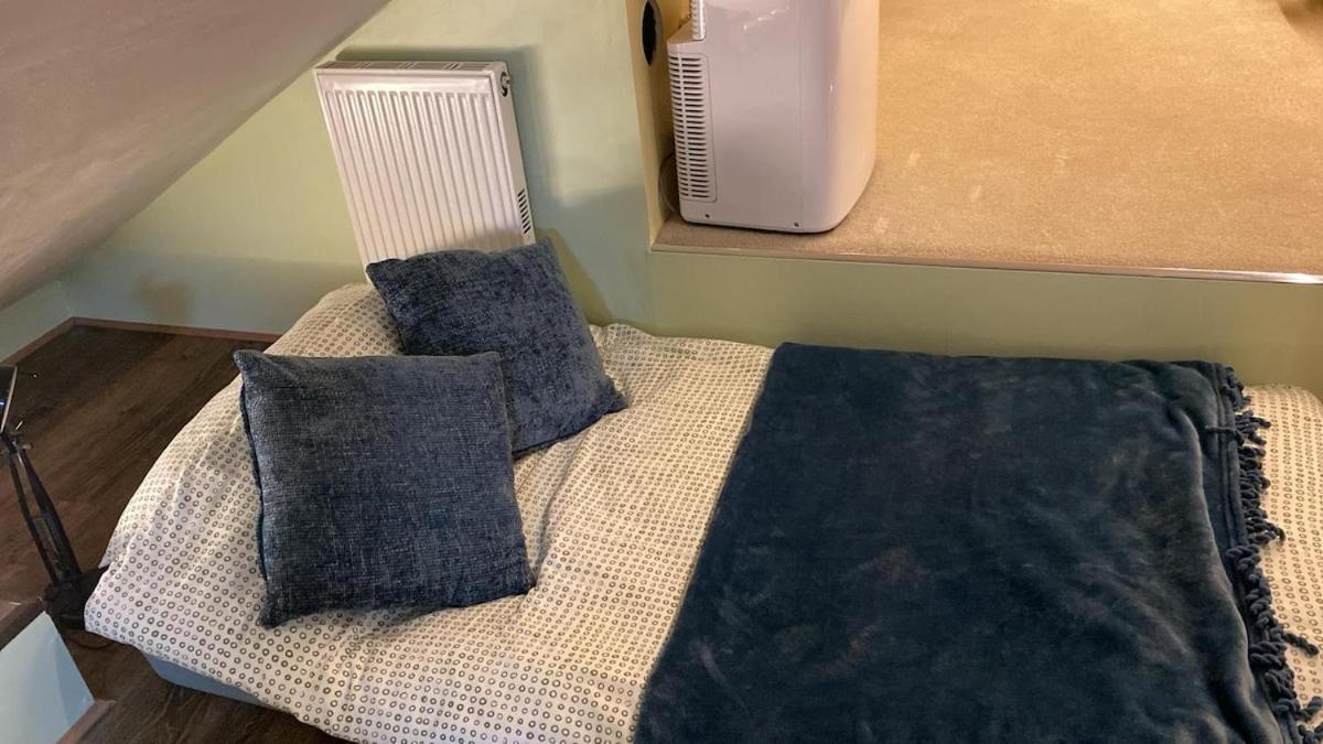 Cosy Suite with Private Access in London Putney
