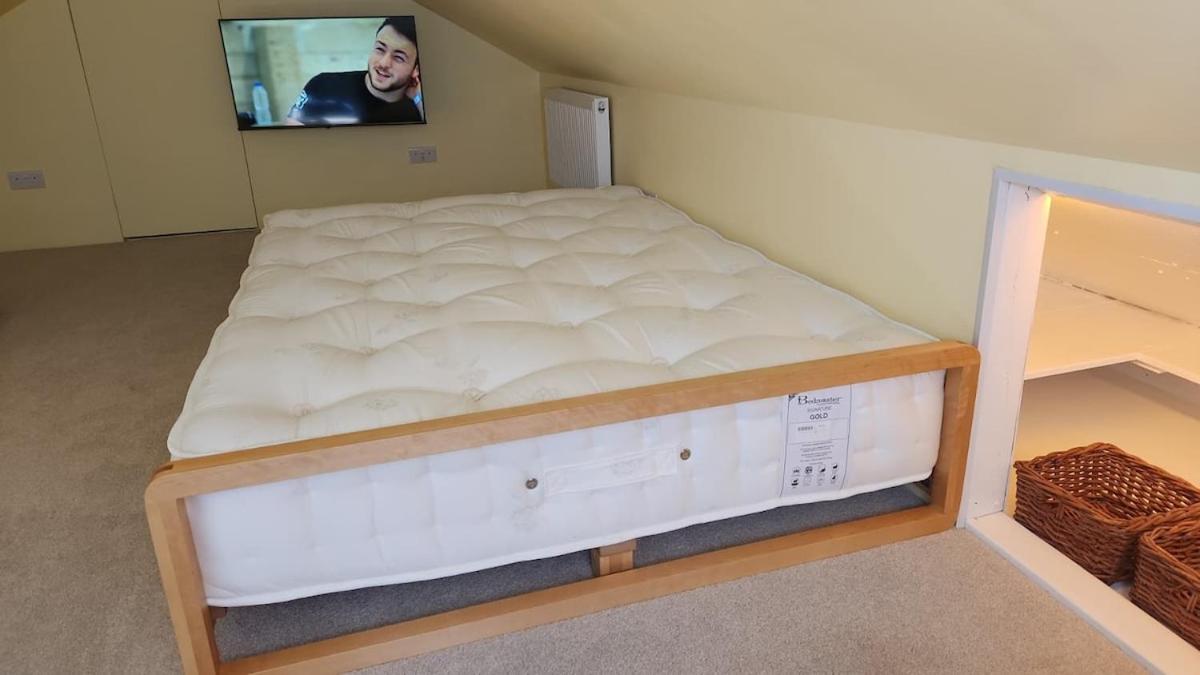Cosy Suite with Private Access in London Putney