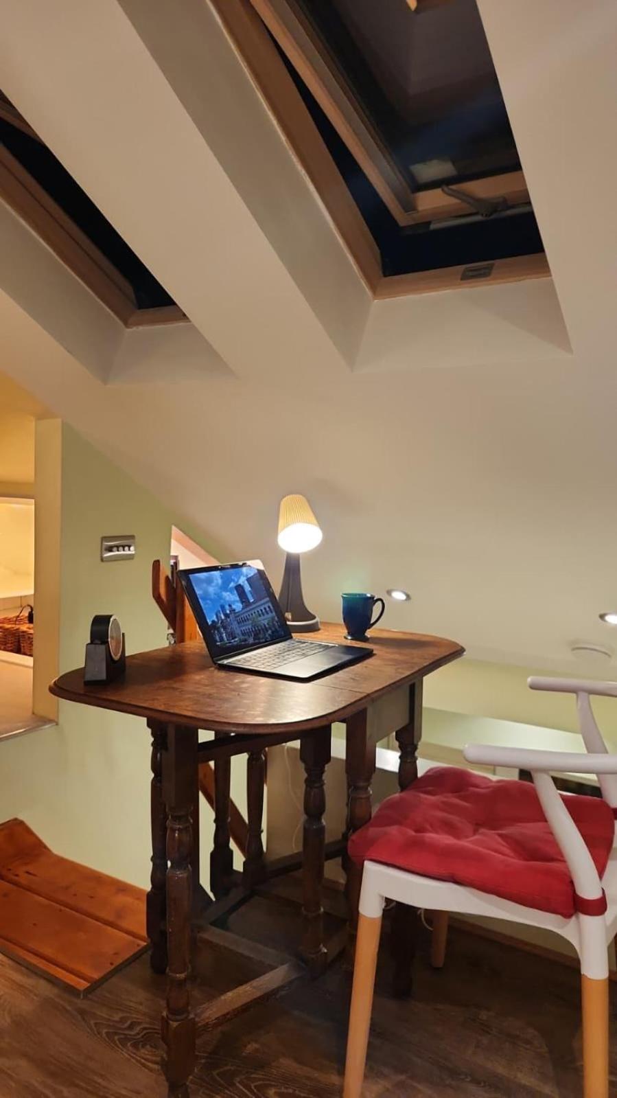 Cosy Suite with Private Access in London Putney