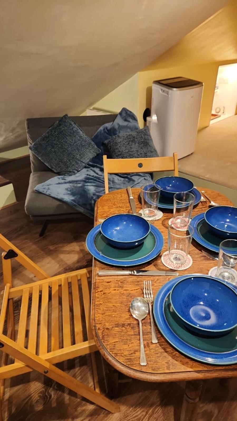 Cosy Suite with Private Access in London Putney