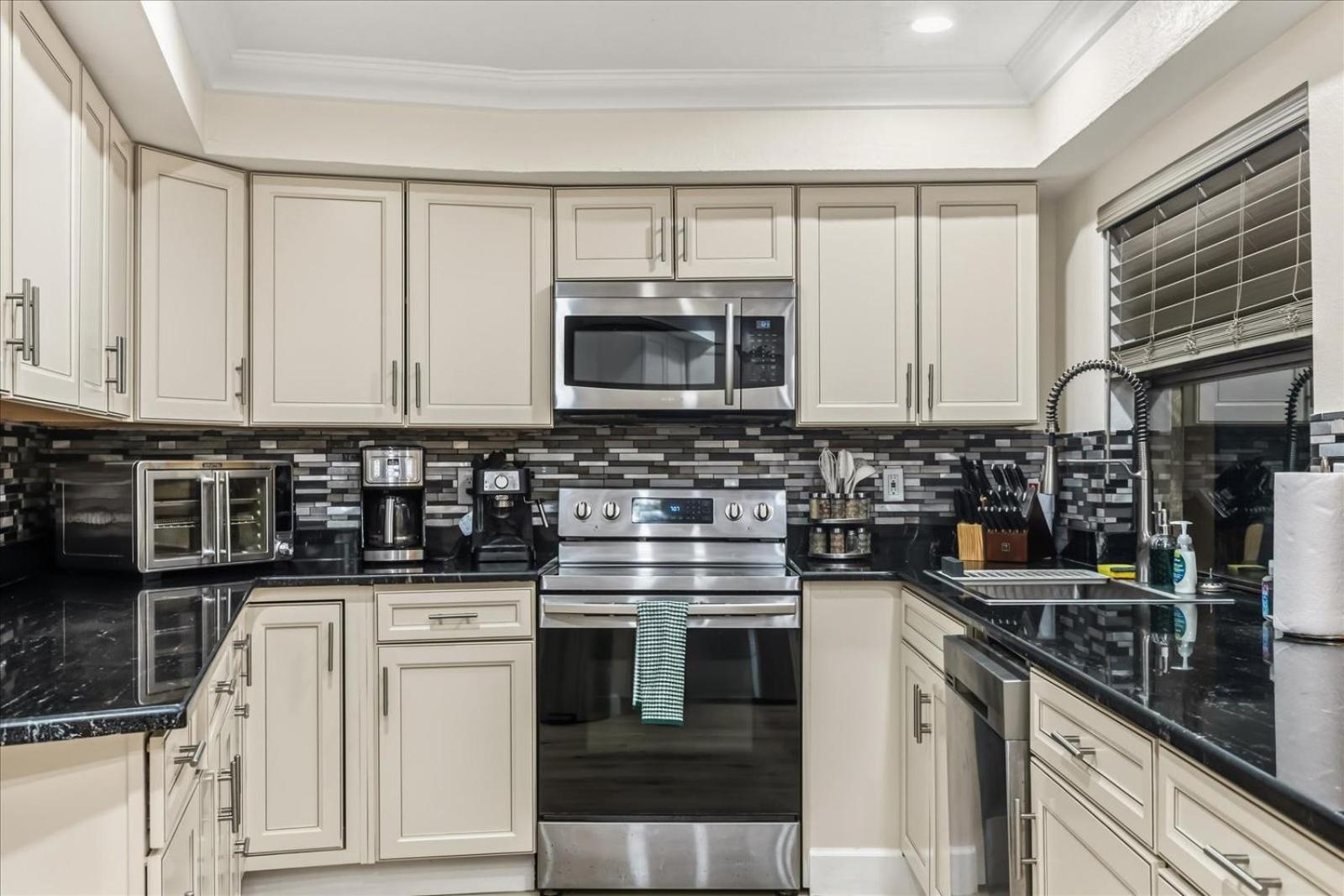 Dream Home Family Retreat 4BR Near the Gulf