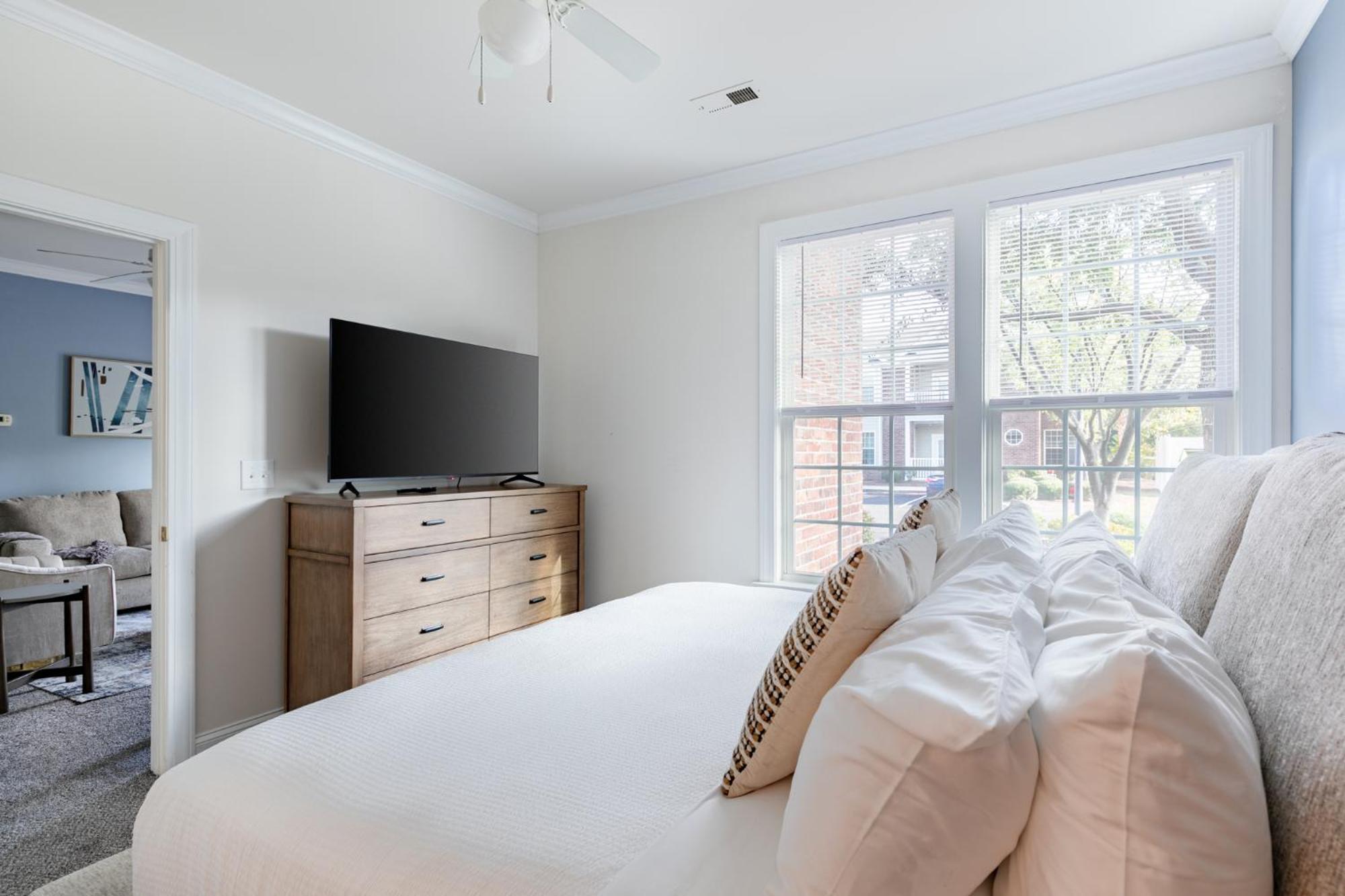 Landing Stunning 2BD Gym Clubhouse