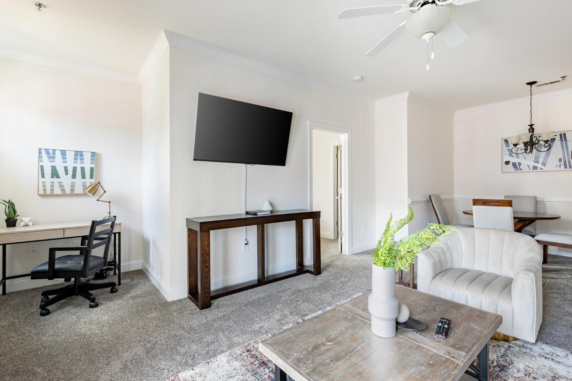 Landing Stunning 2BD Gym Clubhouse