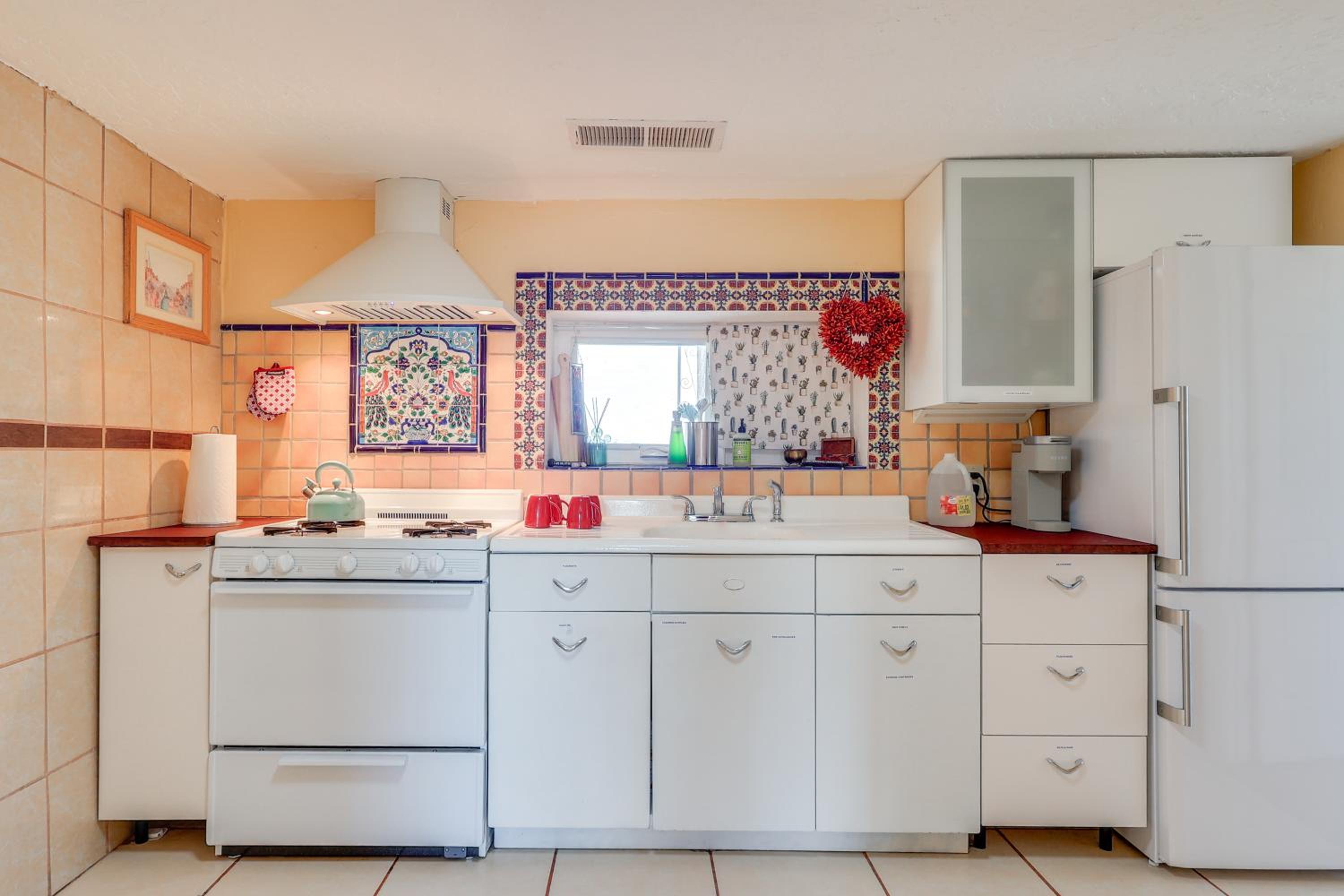 Walk Downtown Authentic Adobe Home in Las Cruces!