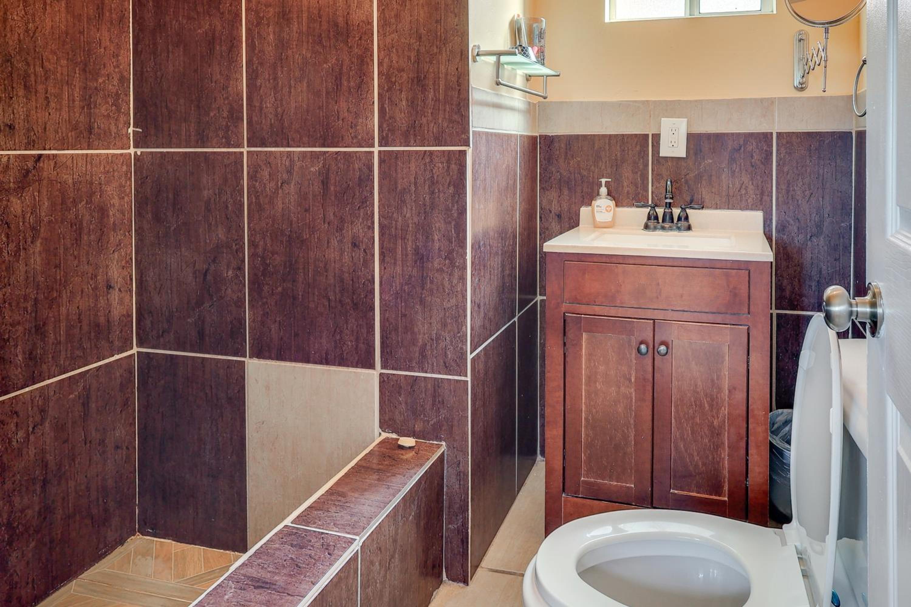 Walk Downtown Authentic Adobe Home in Las Cruces!