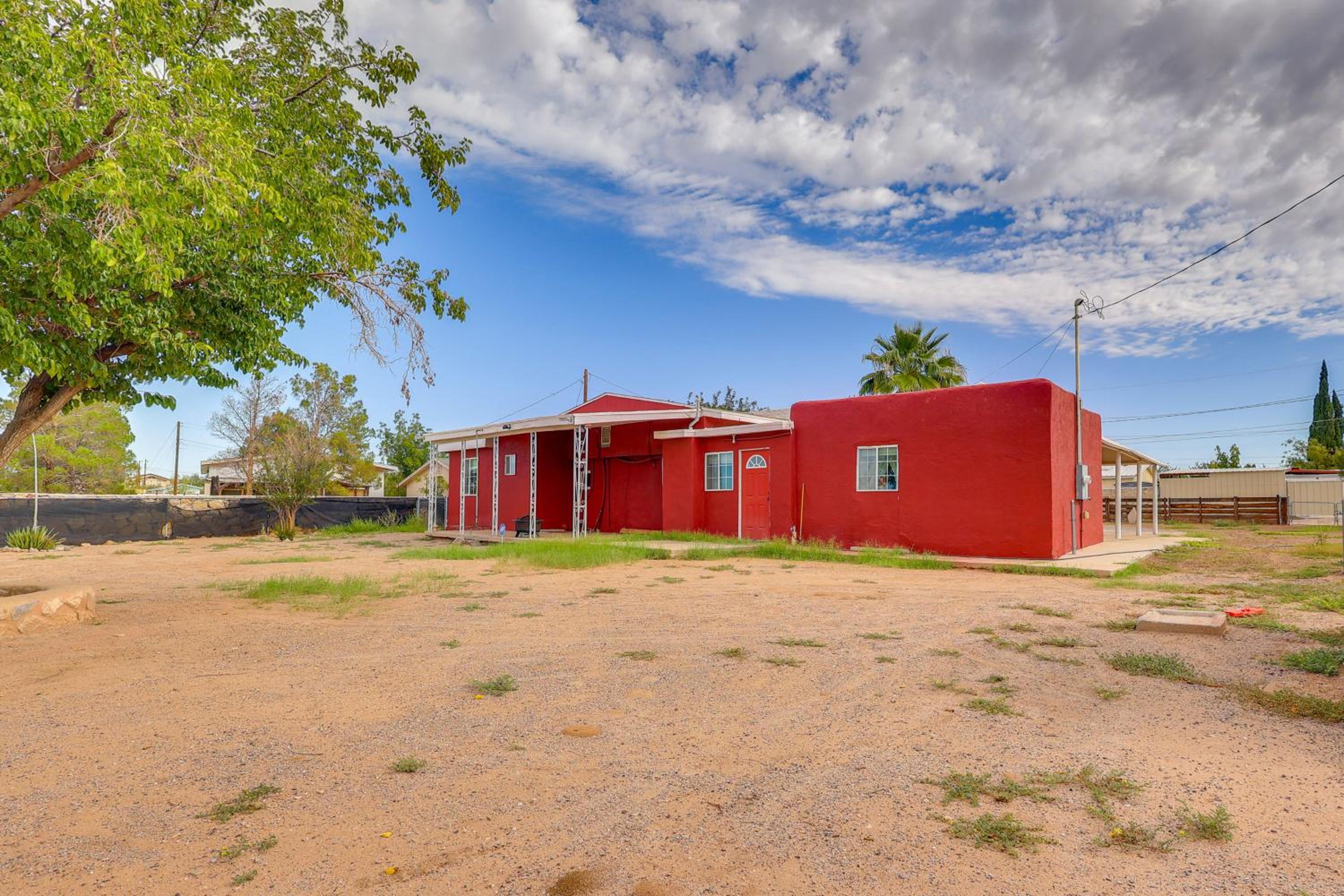 Walk Downtown Authentic Adobe Home in Las Cruces!