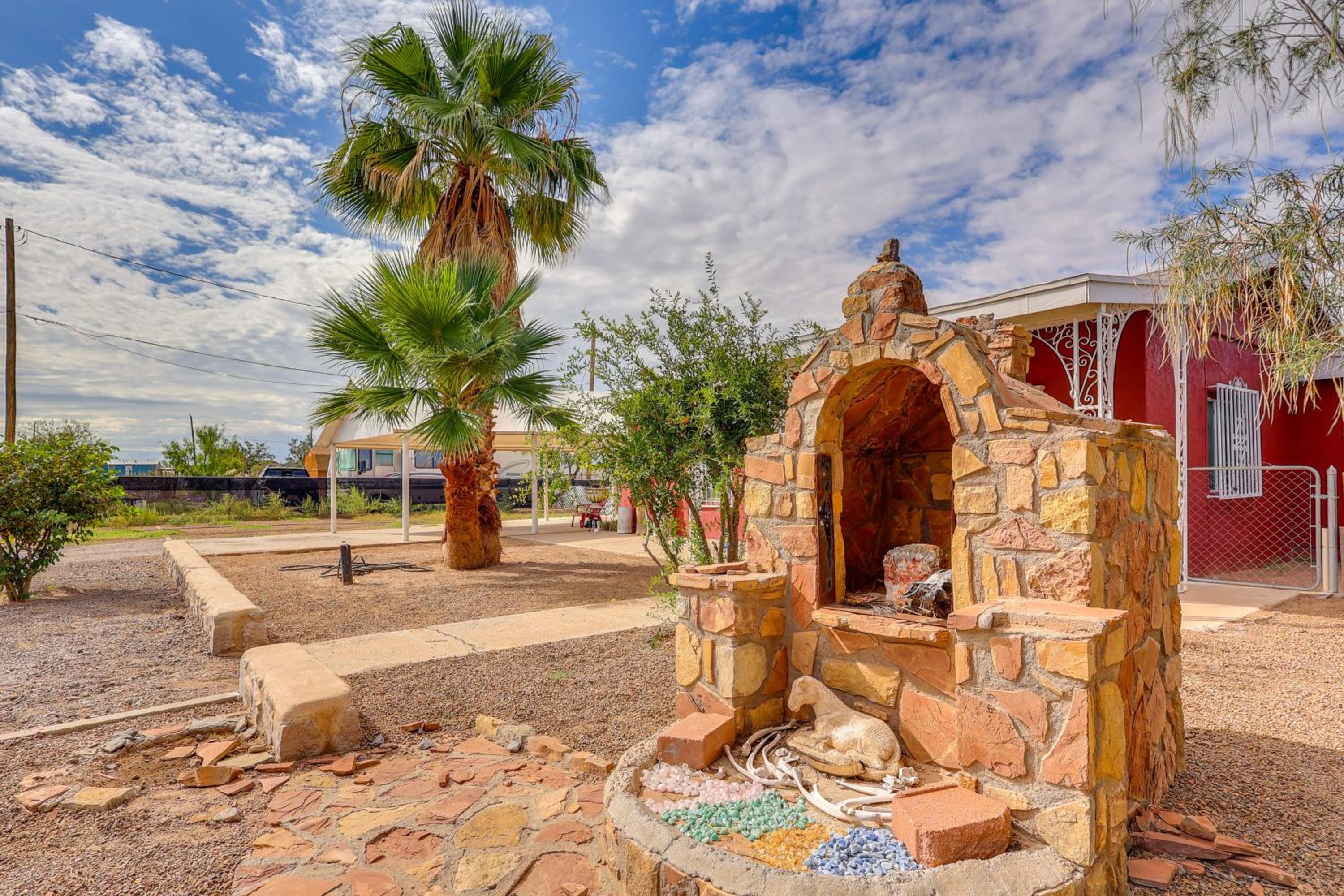 Walk Downtown Authentic Adobe Home in Las Cruces!