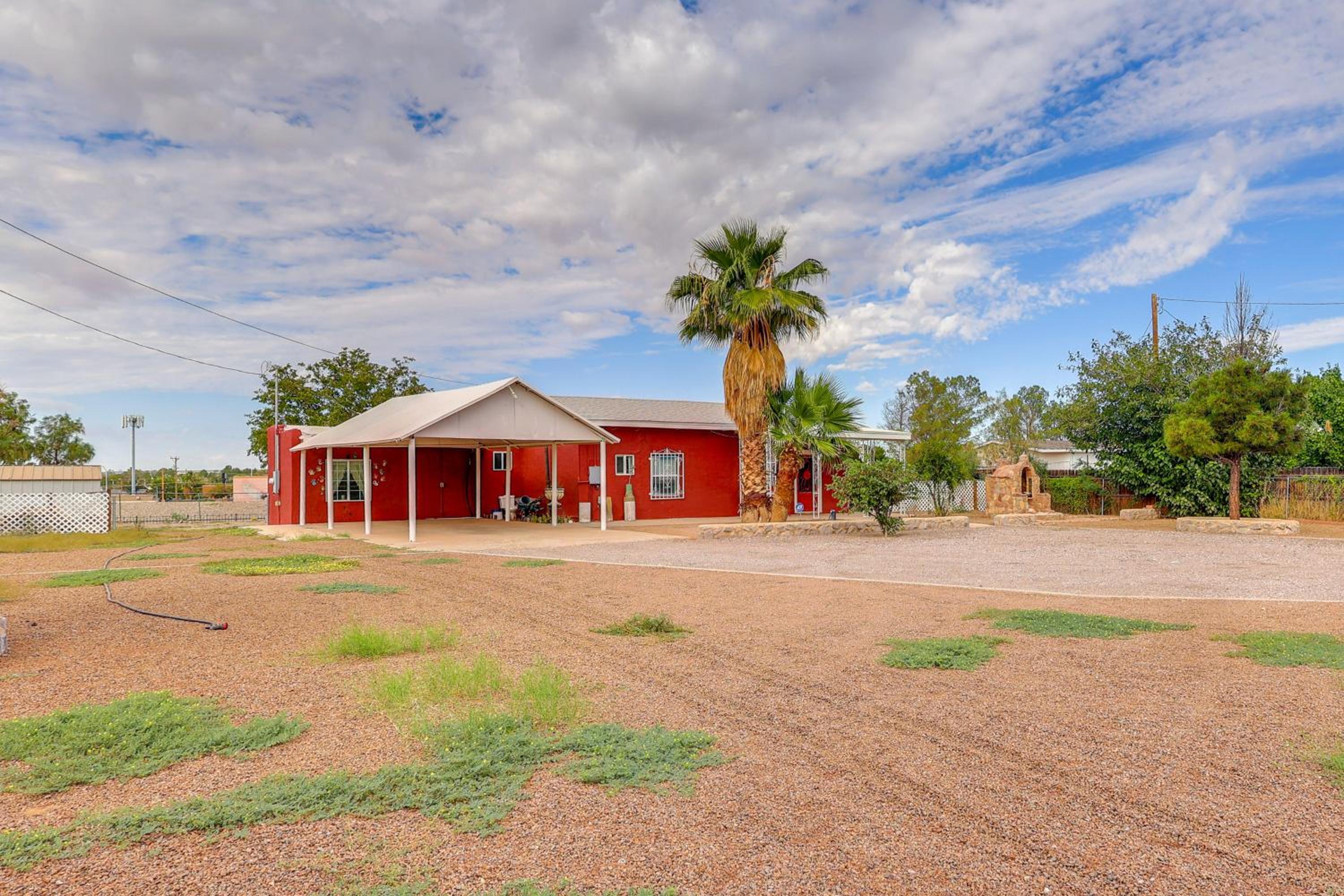 Walk Downtown Authentic Adobe Home in Las Cruces!
