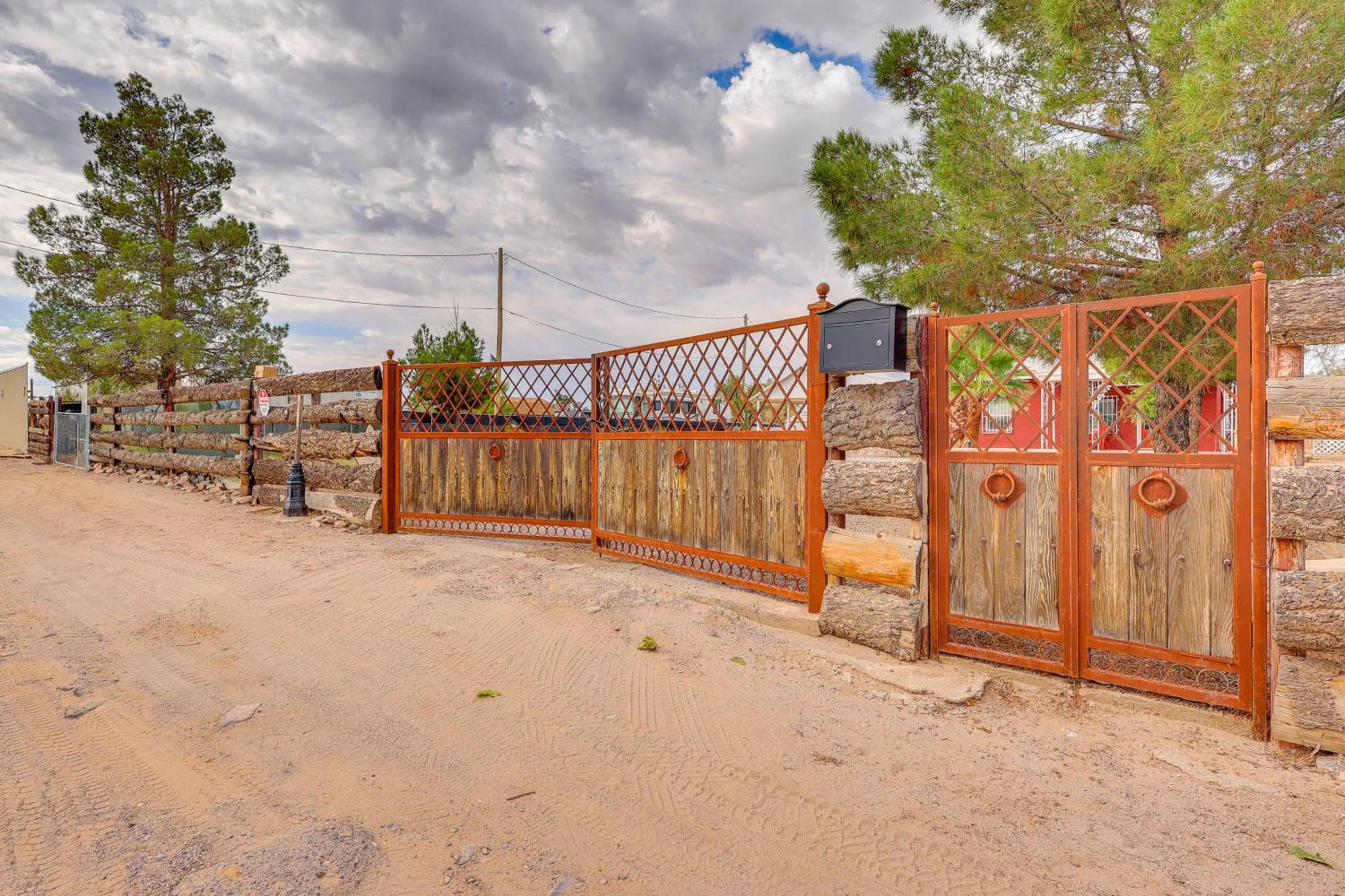 Walk Downtown Authentic Adobe Home in Las Cruces!