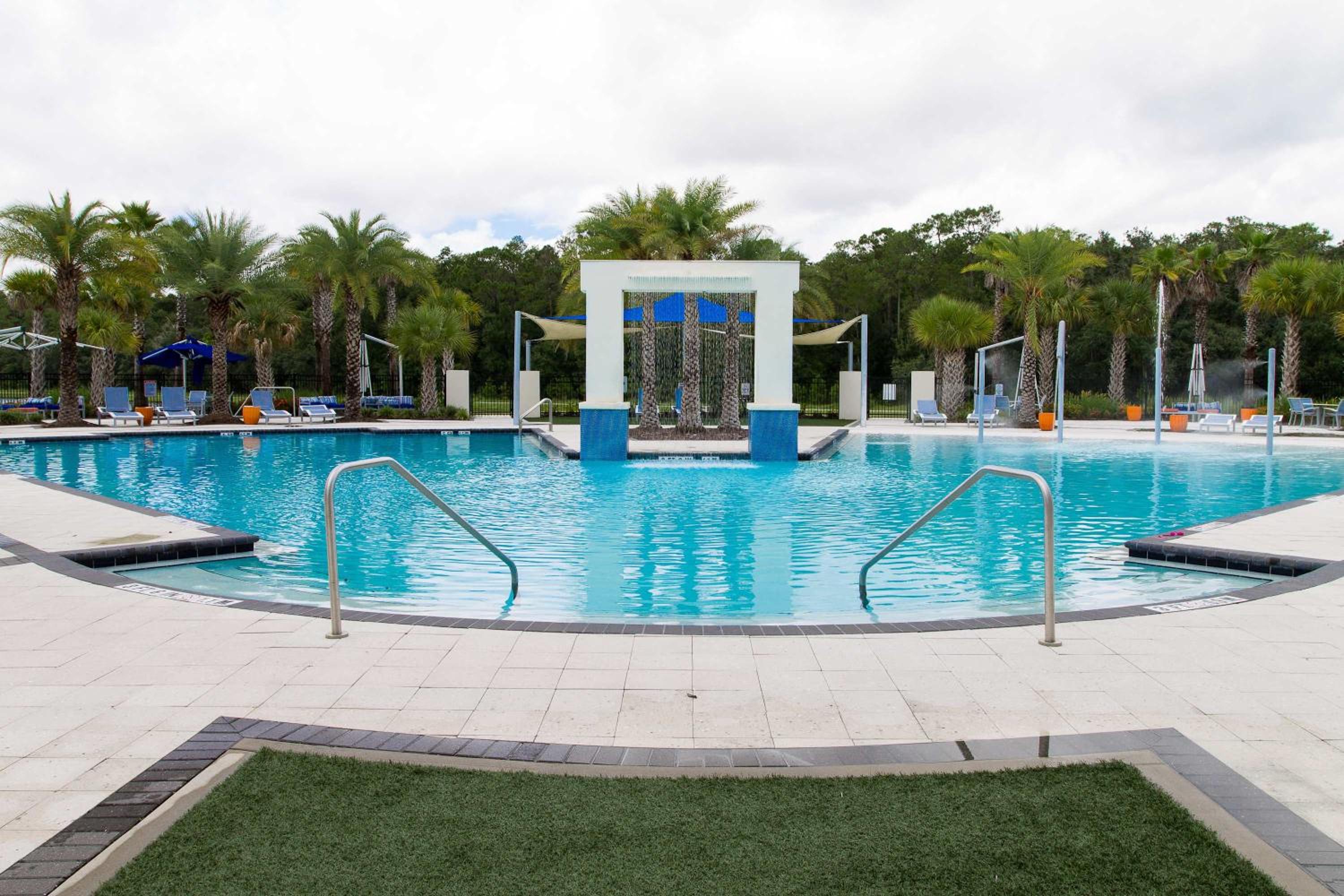 Lakeside Villa with Pool BBQ Cinema & Games Room