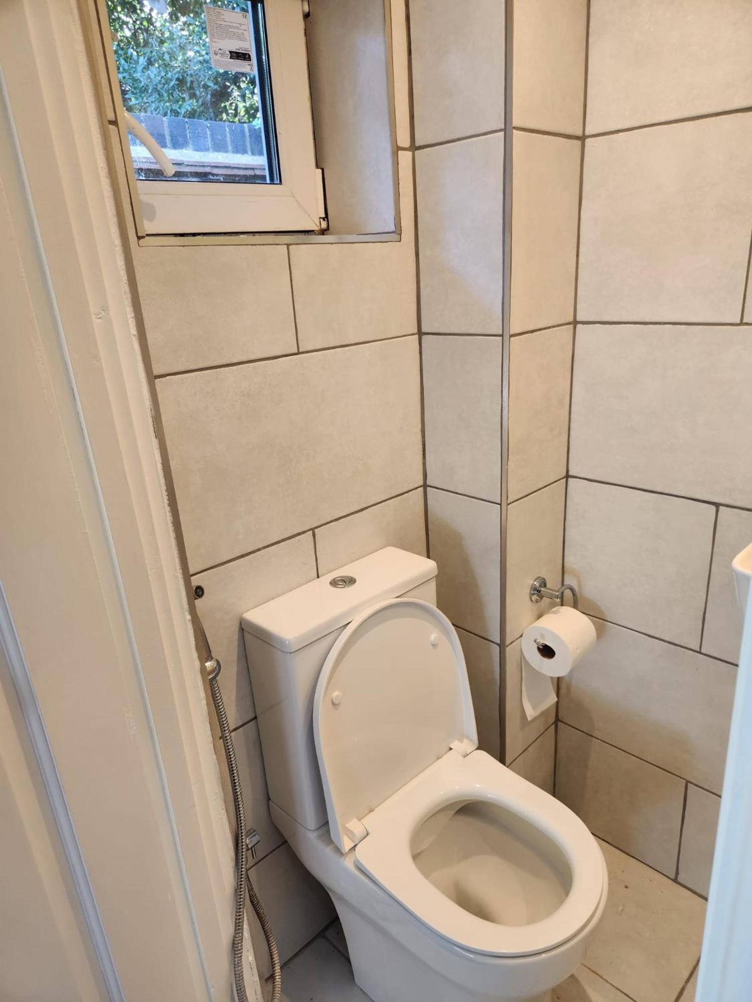Cosy Suite with Private Access in London Putney