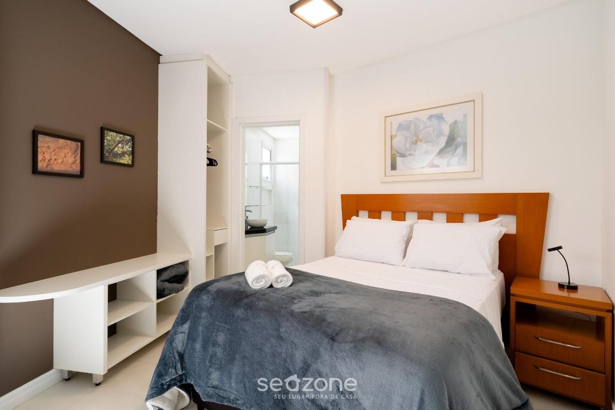 Fully equipped apartments in a building with pool 850m from the beach in downtown Floripa - RIIs