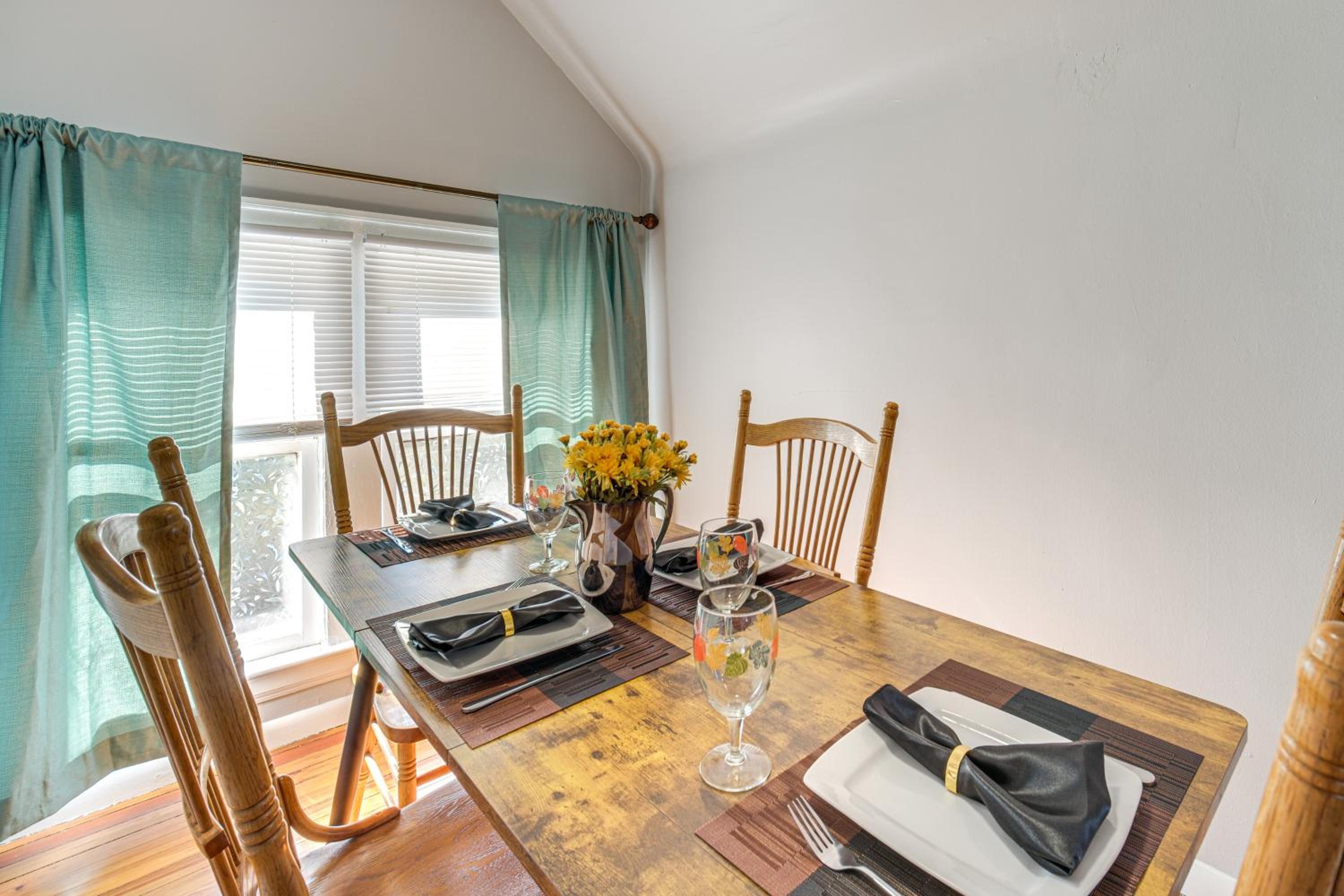 Walk to Coventry Village Charming Top-Floor Unit!
