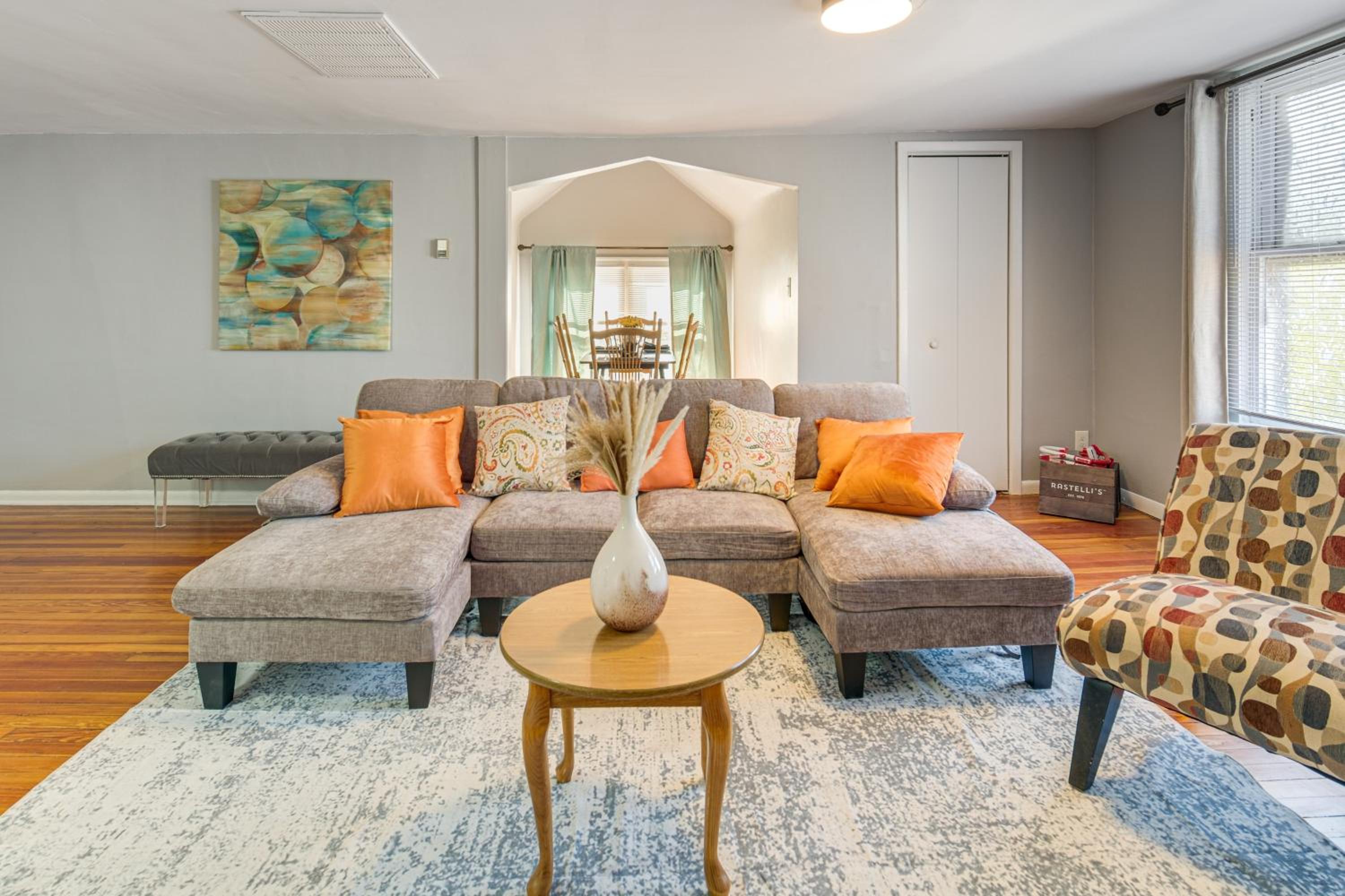 Walk to Coventry Village Charming Top-Floor Unit!