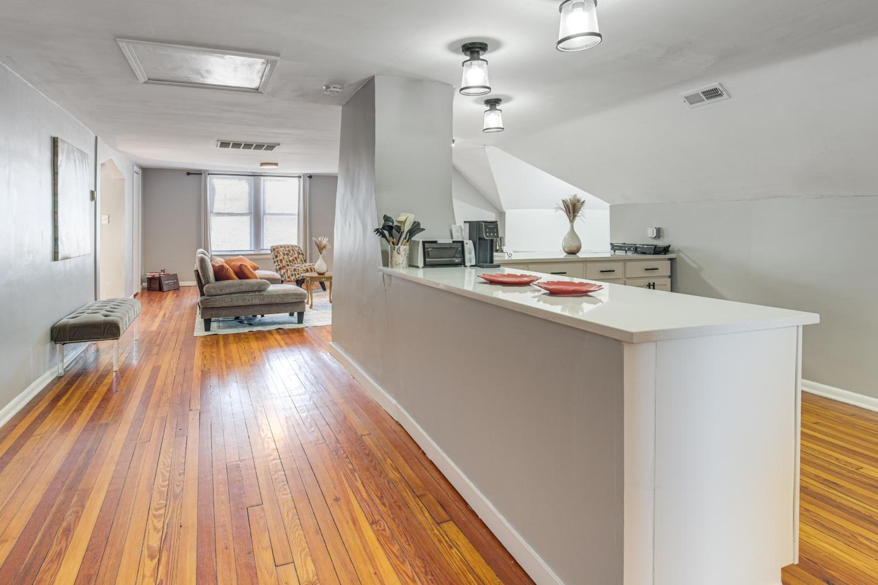 Walk to Coventry Village Charming Top-Floor Unit!