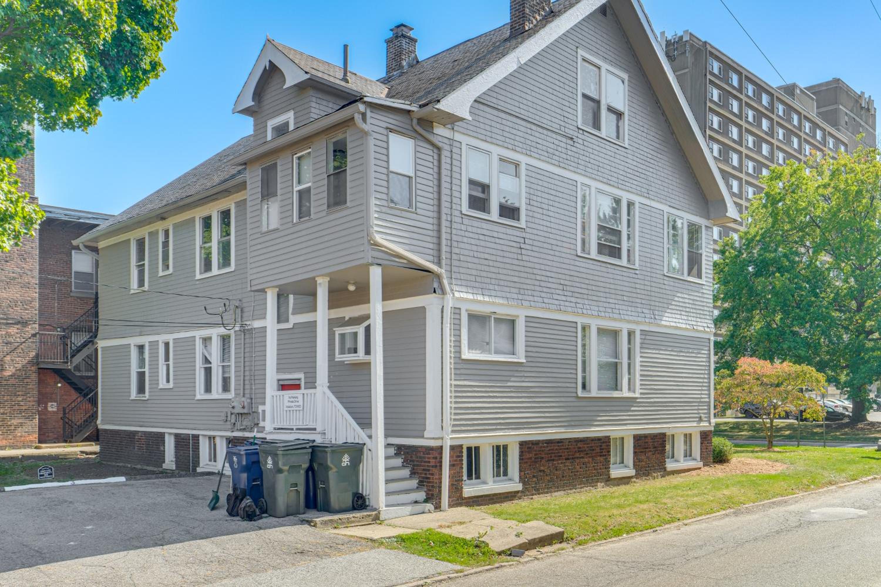 Walk to Coventry Village Charming Top-Floor Unit!