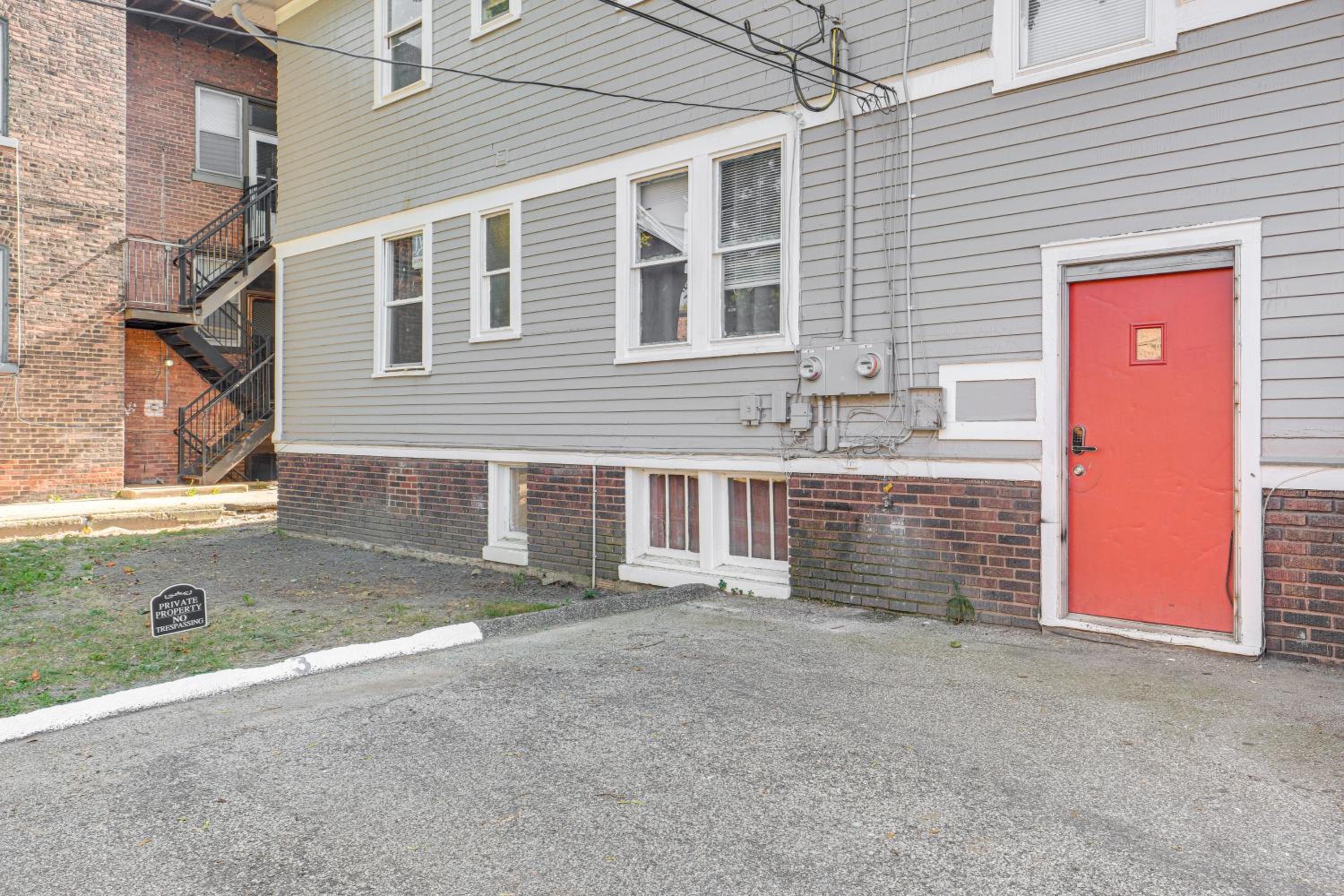 Walk to Coventry Village Charming Top-Floor Unit!
