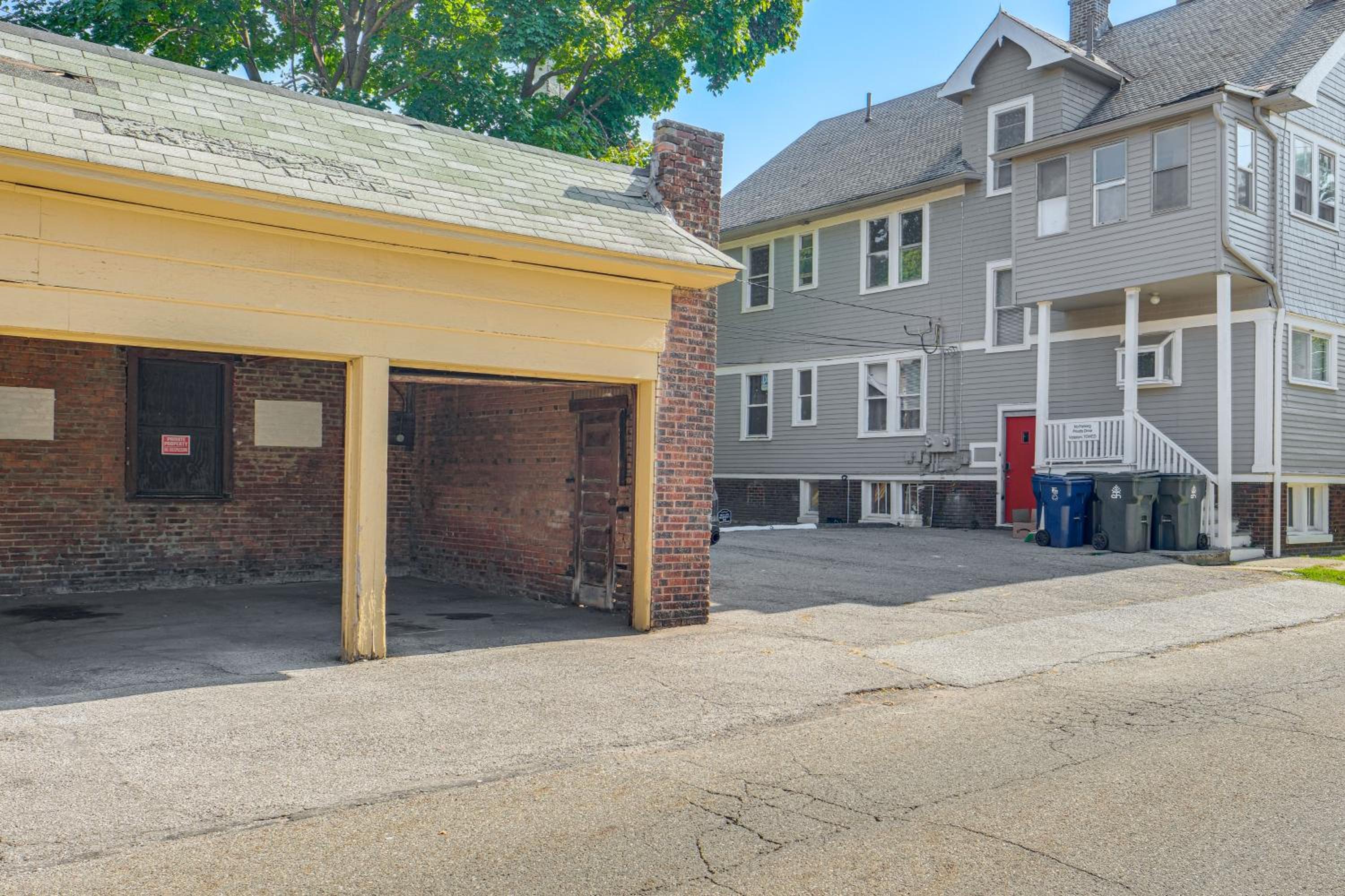Walk to Coventry Village Charming Top-Floor Unit!