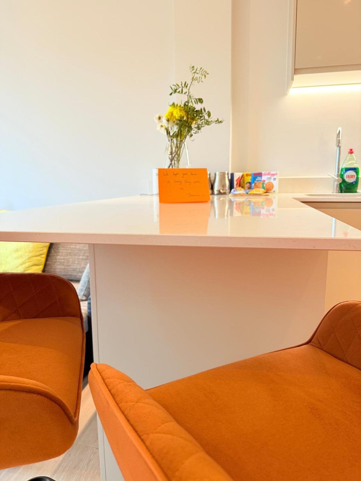 West London Residences - Private Terrace - Opposite Piccadilly Line 20min SOHO Oxford Street