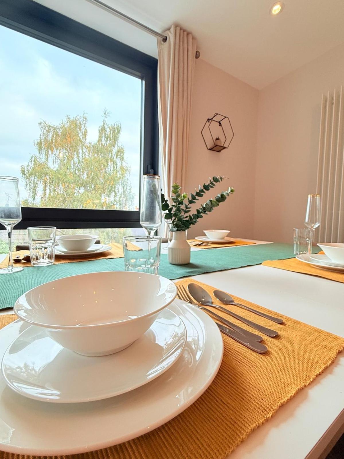 West London Residences - Private Terrace - Opposite Piccadilly Line 20min SOHO Oxford Street